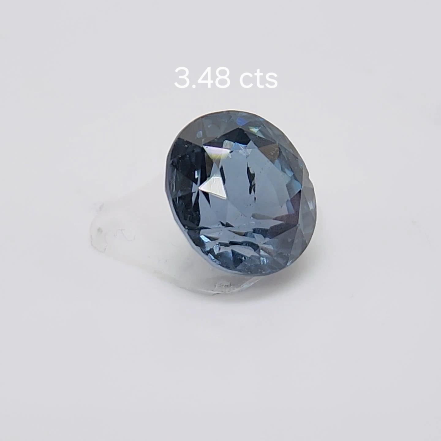 Spinello 3,48 carati. Bellissimo blu  Spinello di colore dello Sri lanka. in vendita 1