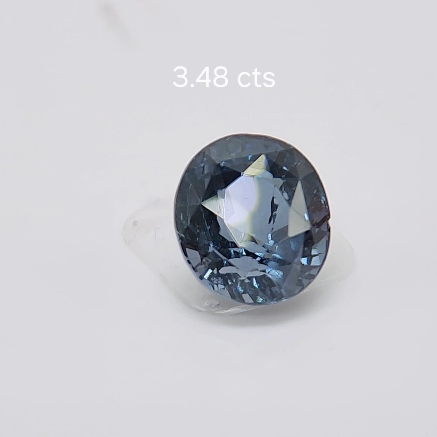 Spinello 3,48 carati. Bellissimo blu  Spinello di colore dello Sri lanka. in vendita 2