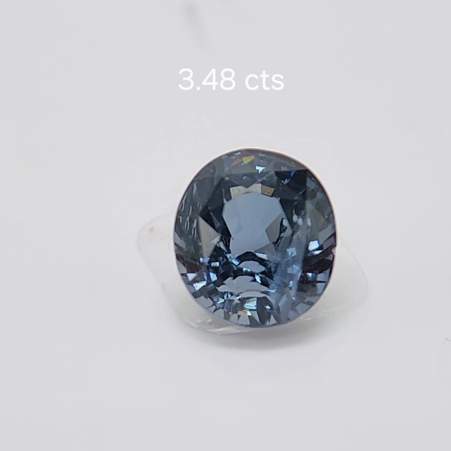 Spinello 3,48 carati. Bellissimo blu  Spinello di colore dello Sri lanka. in vendita 3