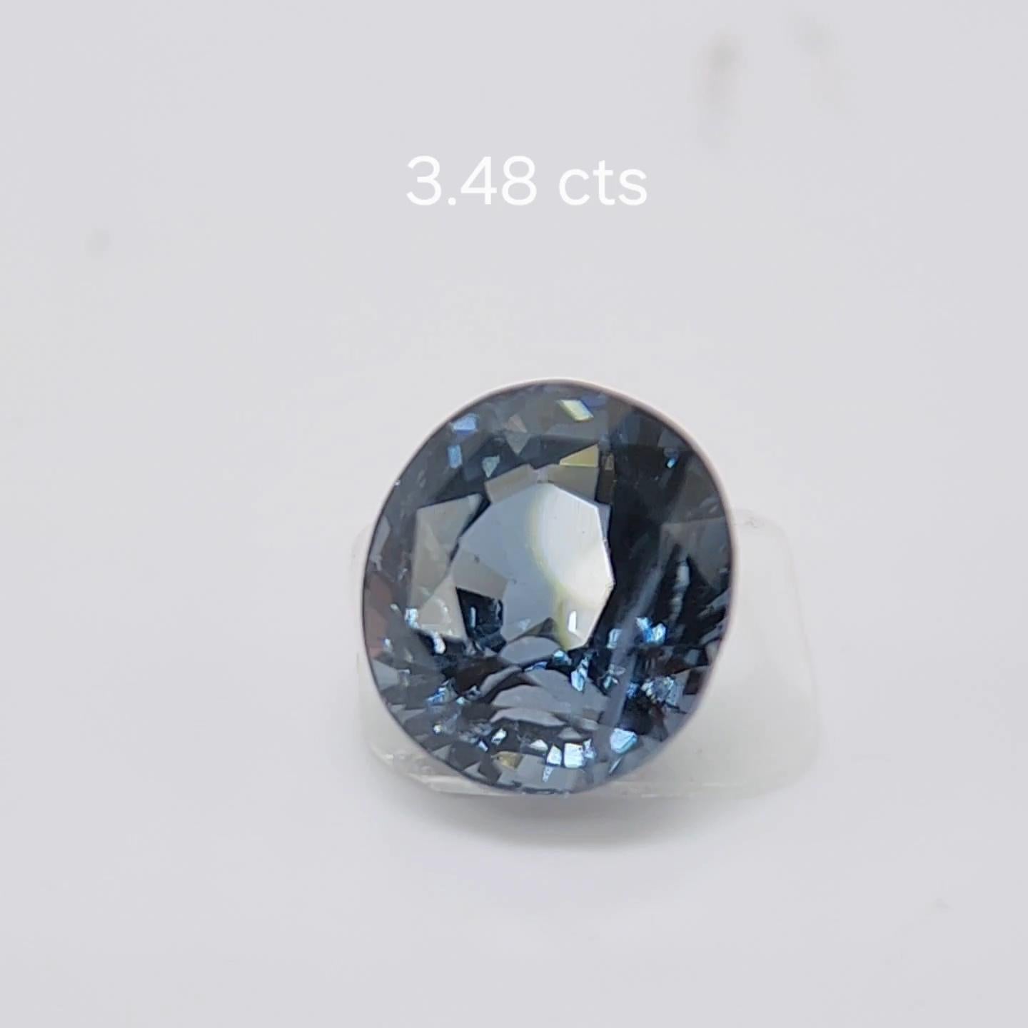 Spinello 3,48 carati. Bellissimo blu  Spinello di colore dello Sri lanka. in vendita 4