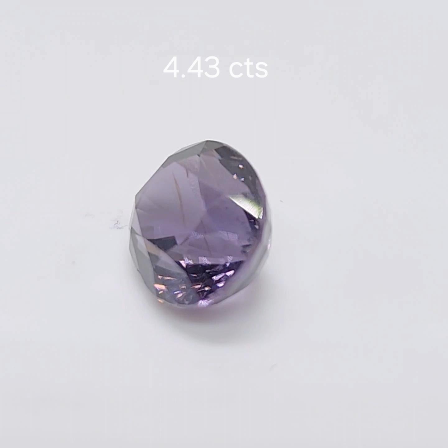 Spinelle 4,43 cts. Un beau violet  Spinelle du Sri Lanka de couleur en vente 5