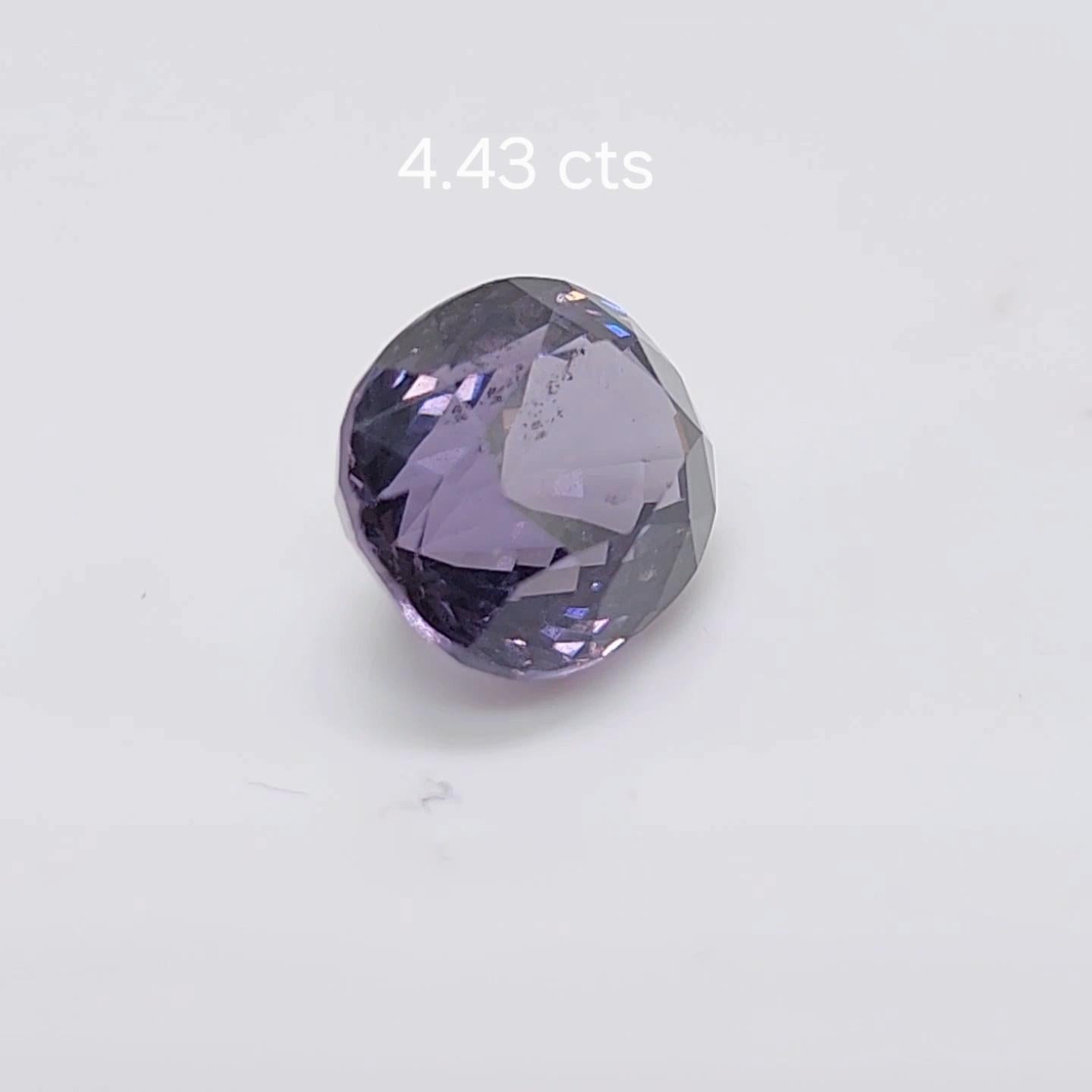 Spinelle 4,43 cts. Un beau violet  Spinelle du Sri Lanka de couleur Neuf - En vente à Brooklyn, NY