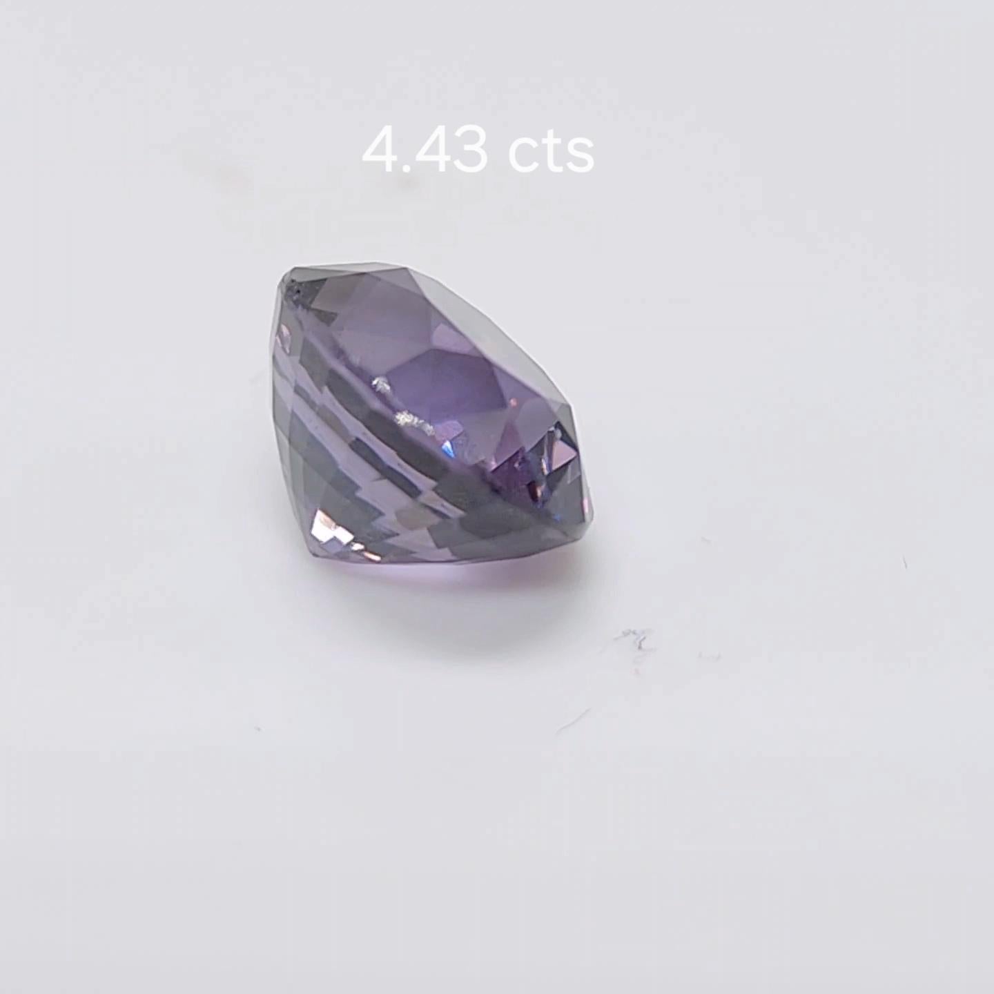 Spinelle 4,43 cts. Un beau violet  Spinelle du Sri Lanka de couleur Unisexe en vente