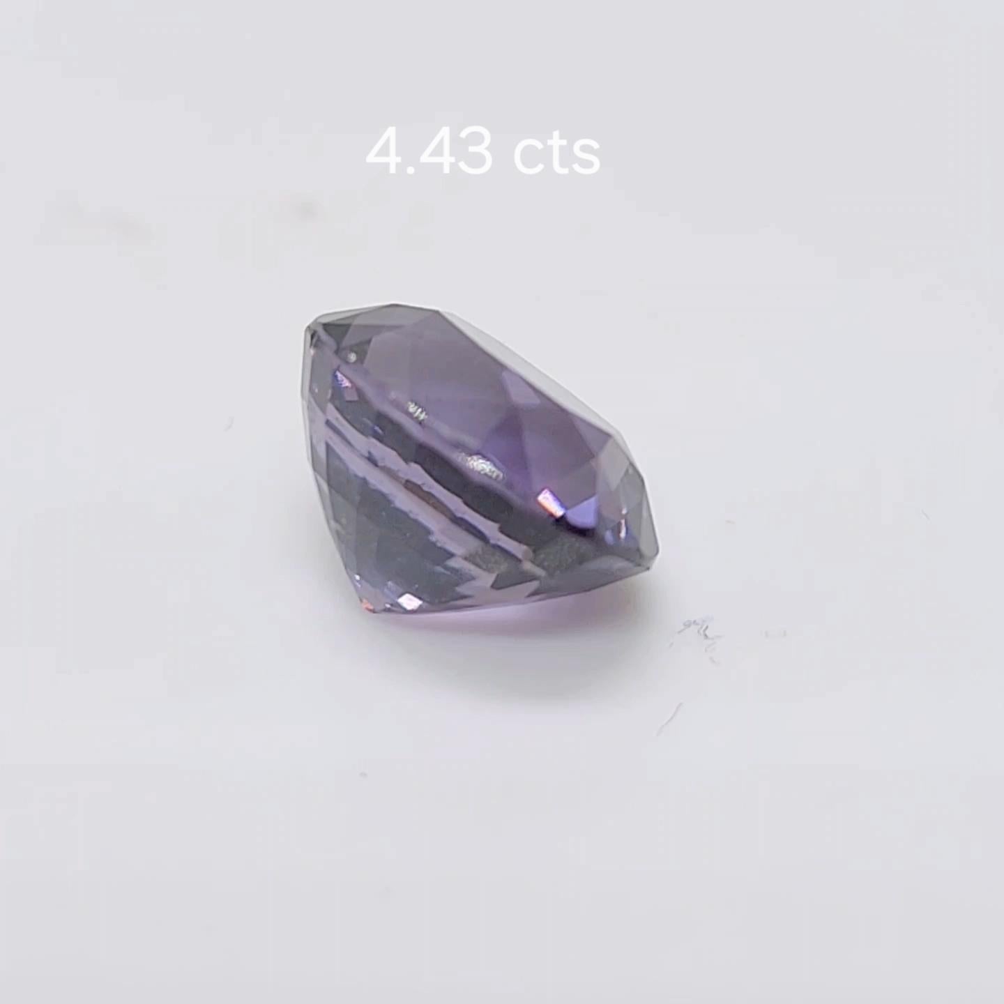 Spinelle 4,43 cts. Un beau violet  Spinelle du Sri Lanka de couleur en vente 1