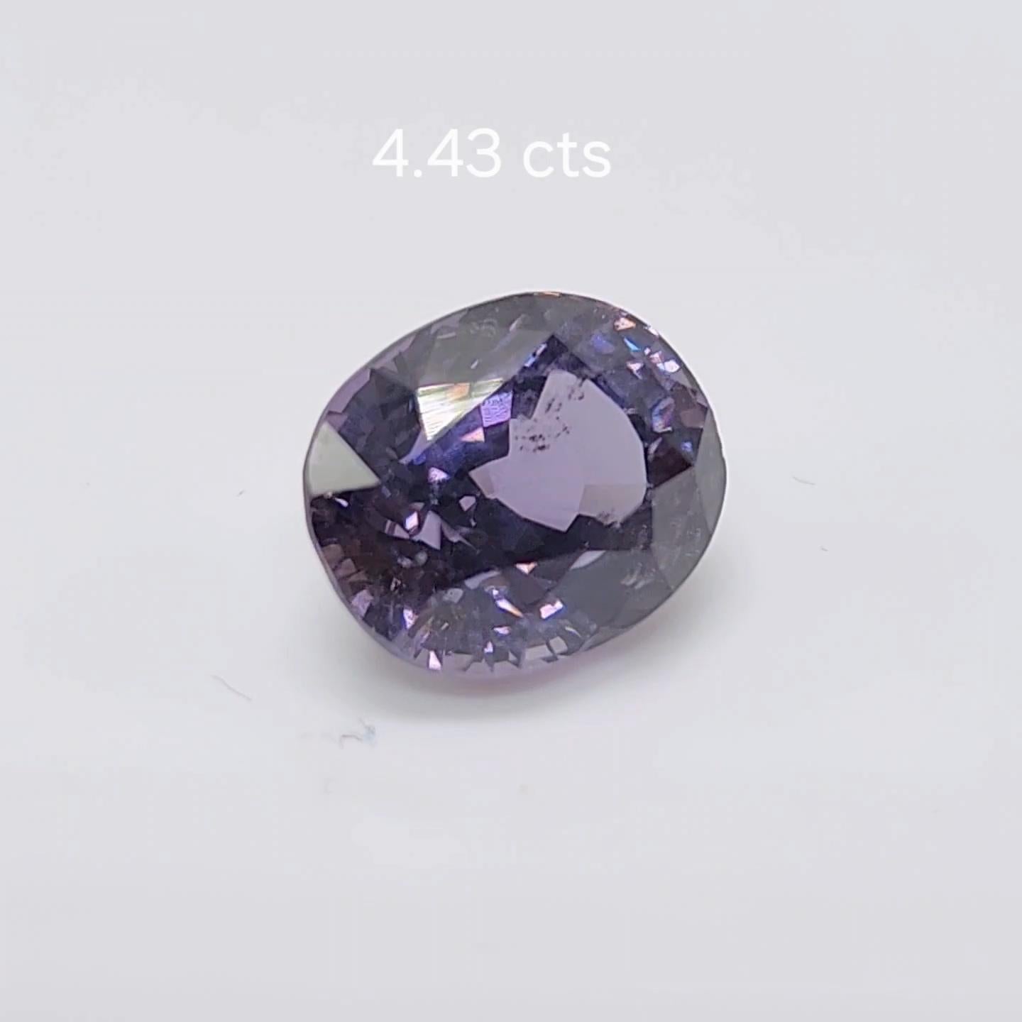 Spinelle 4,43 cts. Un beau violet  Spinelle du Sri Lanka de couleur en vente 2