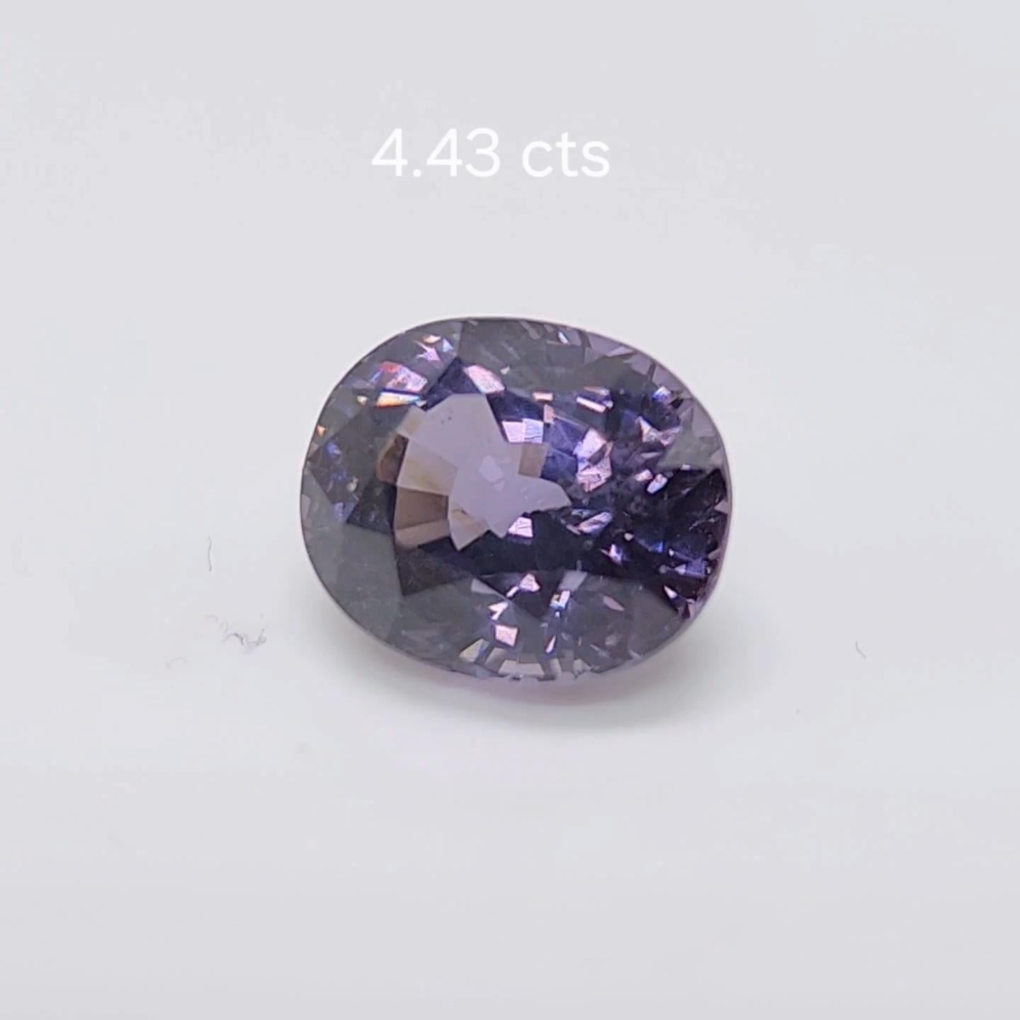Spinelle 4,43 cts. Un beau violet  Spinelle du Sri Lanka de couleur en vente 3