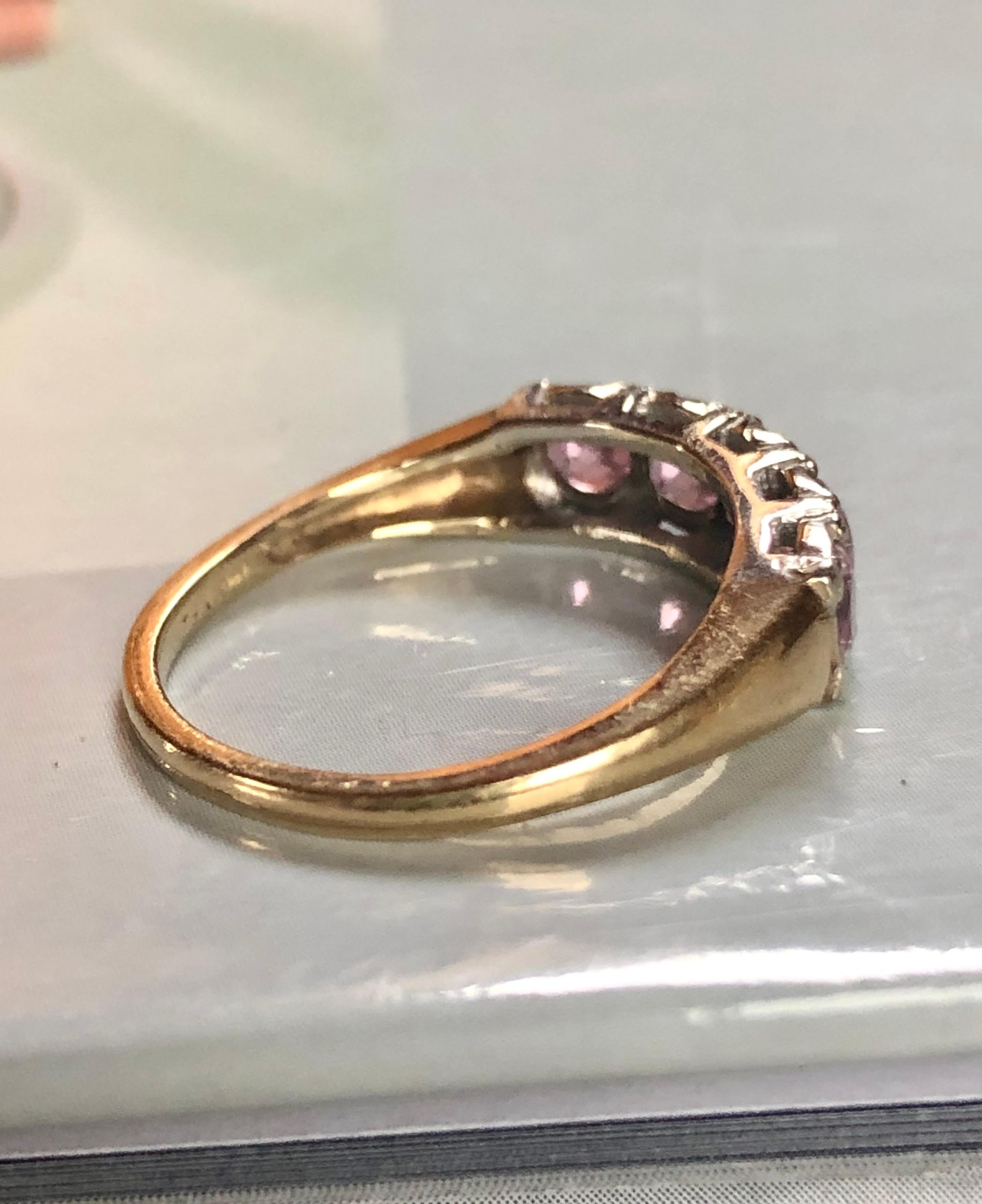 Estate fünf Stein Band Ring 14K Gold 

Ring Größe; 6.5
Typ; Ring Band Jahrestag 
Stilband
Metall 14K Gelbgold
Hauptstein: Rose Farbe Spinell  5 Steine ca. .70-.75cts
Breite Oberseite 4,5 mm 
Angaben zum Artikel
Zustand: Nachlass/Pre-owned - Gut: