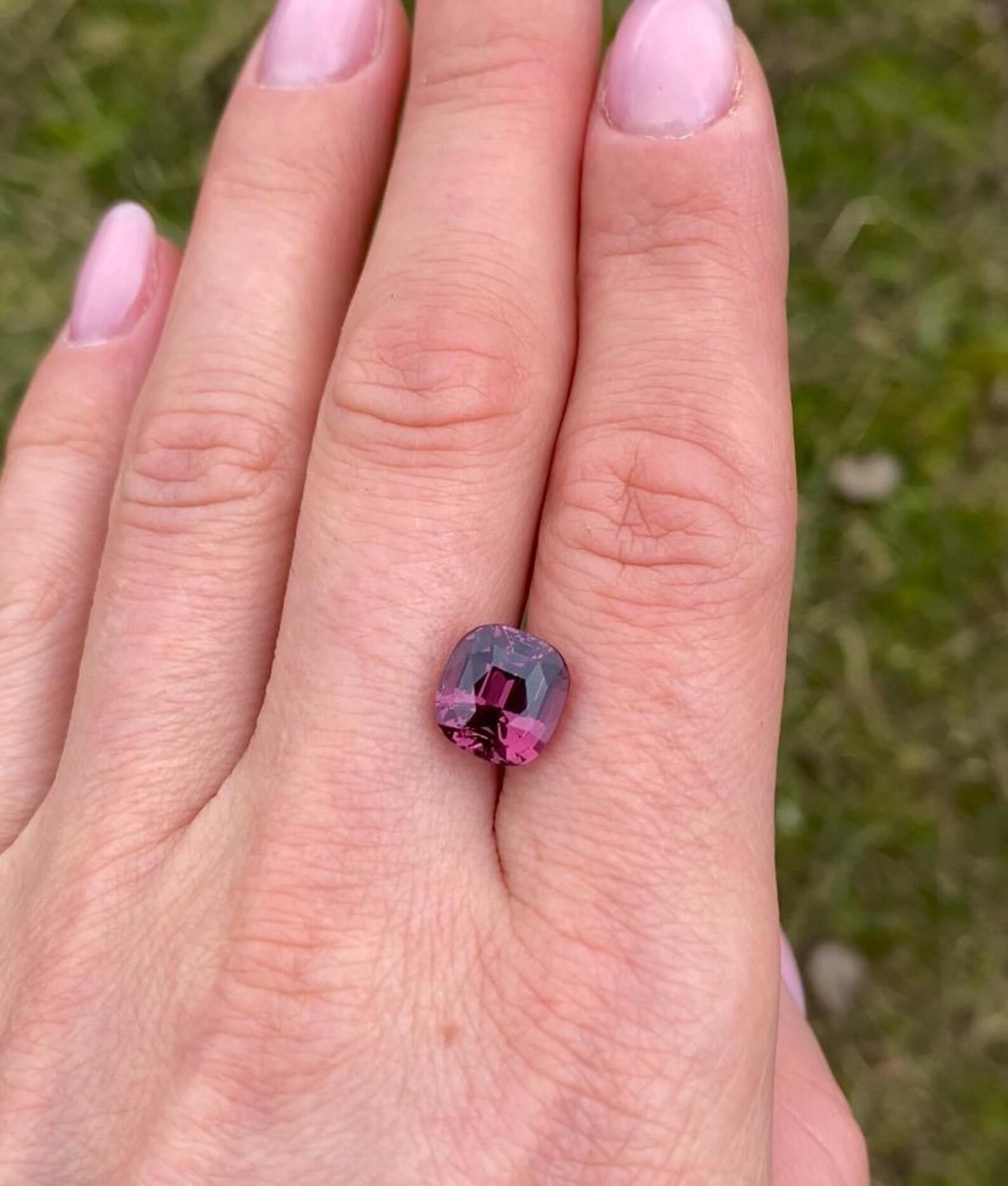Women's or Men's Spinel 6.05Ct Purplish Pink natural gemstone, Cushion, Tanzania, GIA Certified For Sale