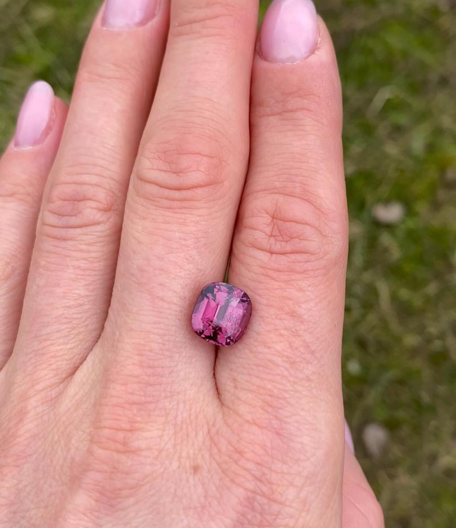 Spinel 6.05Ct Purplish Pink natural gemstone, Cushion, Tanzania, GIA Certified For Sale 2