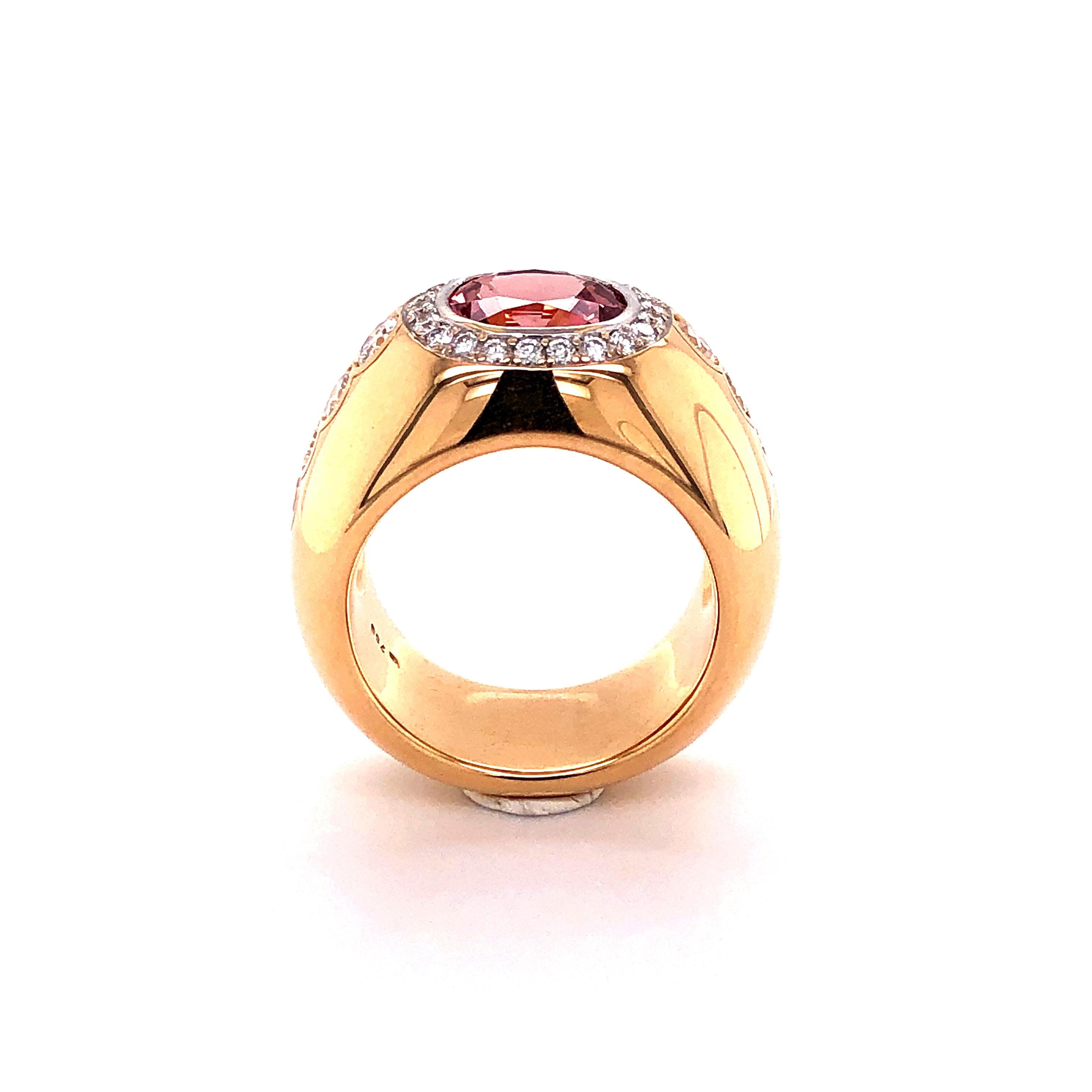 Spinel and Diamond Ring in 18 Karat Rose Gold In Excellent Condition In Lucerne, CH