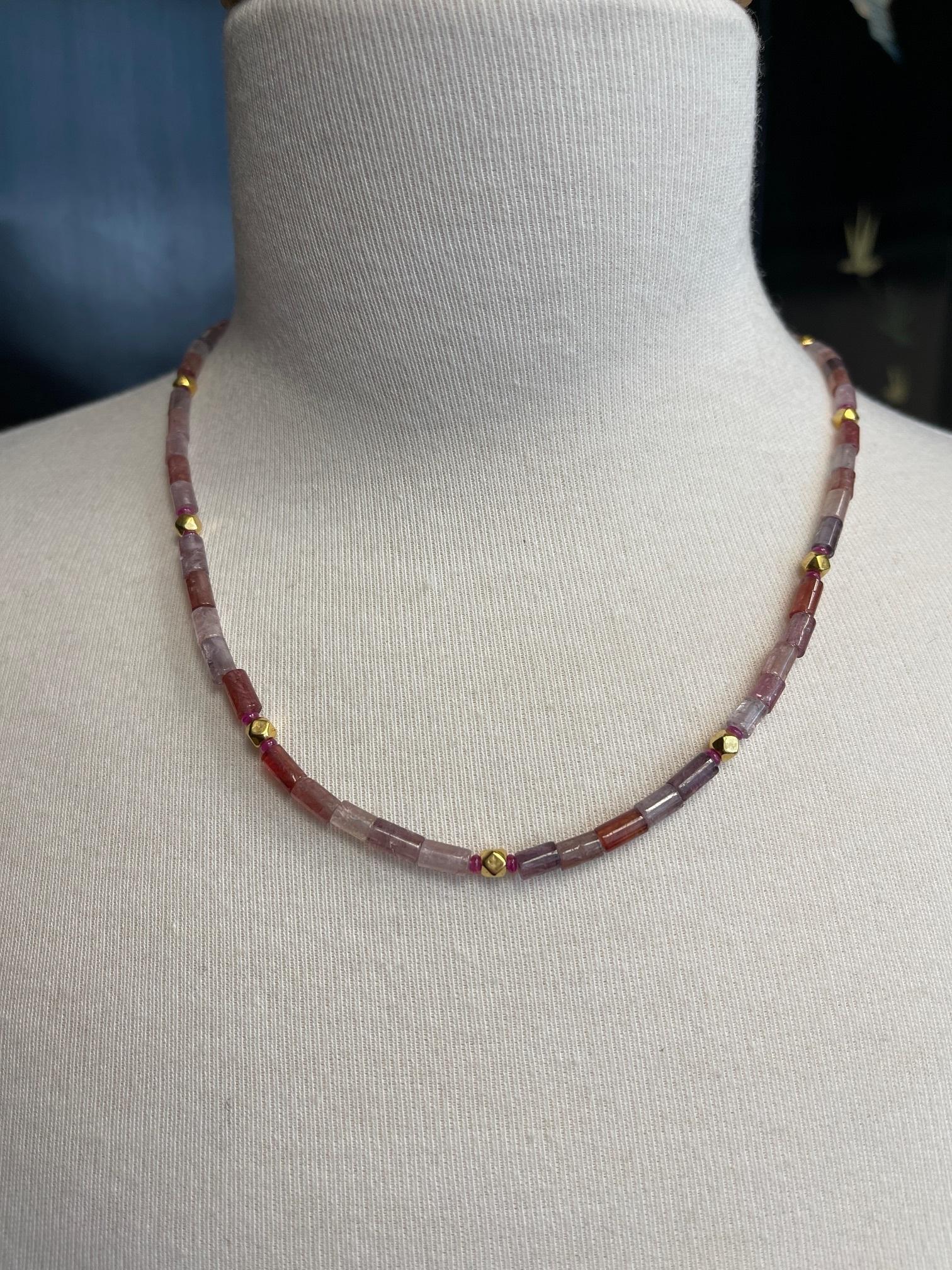 Spinell-Perlen-Halskette mit Akzenten aus 18 Karat Gelbgold und Verschluss, 20 Zoll im Angebot 2