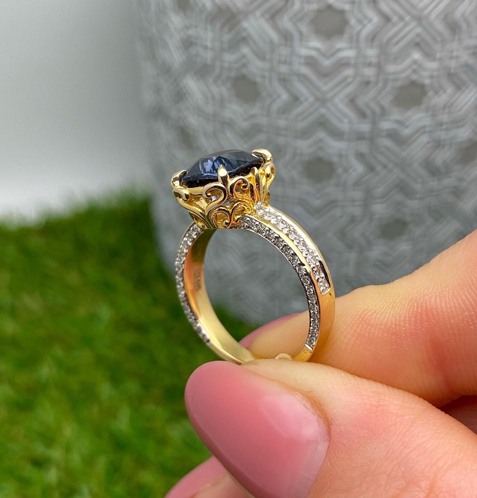 Spinel Blue 3.11Ct and Diamonds natural gemstone Ring, Solid 14Karat Yellow Gold For Sale 5