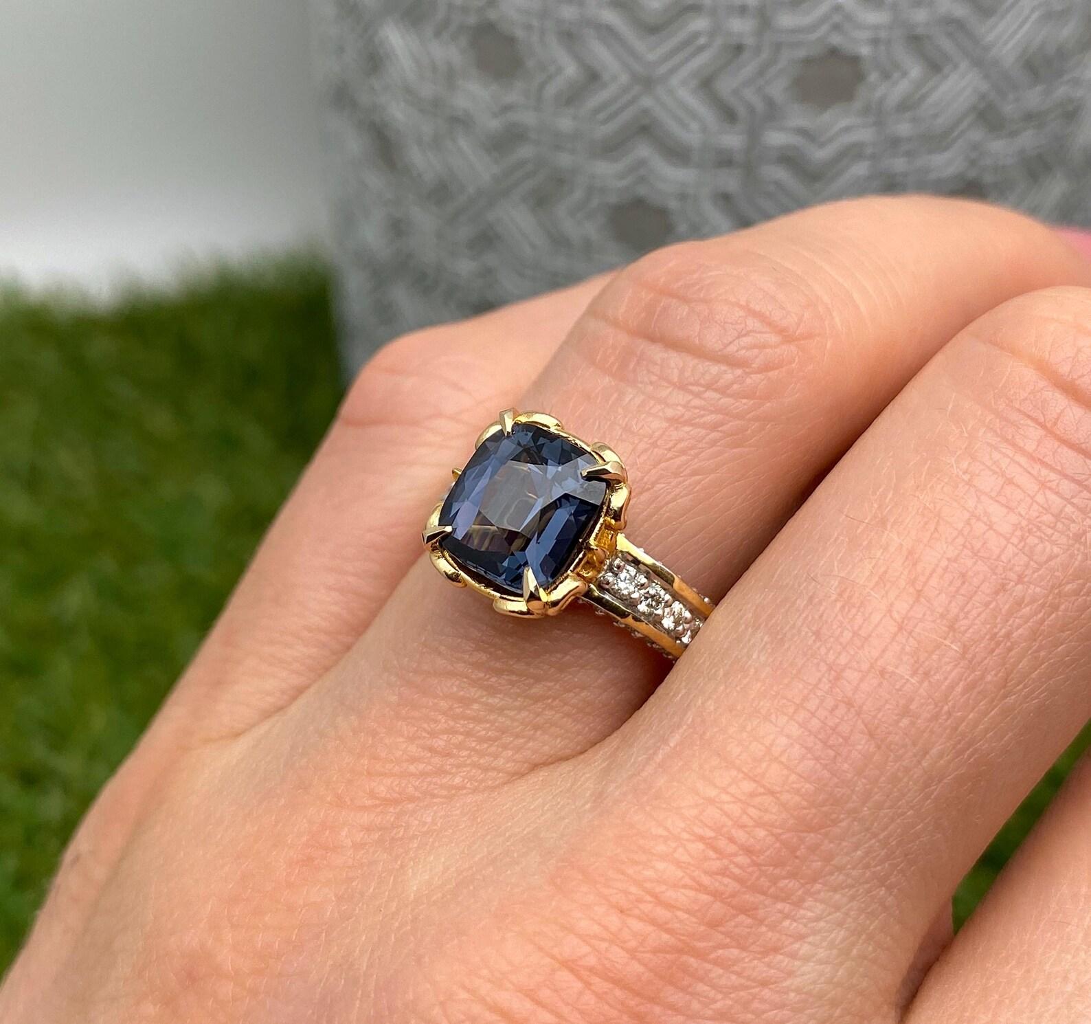 Women's Spinel Blue 3.11Ct and Diamonds natural gemstone Ring, Solid 14Karat Yellow Gold For Sale