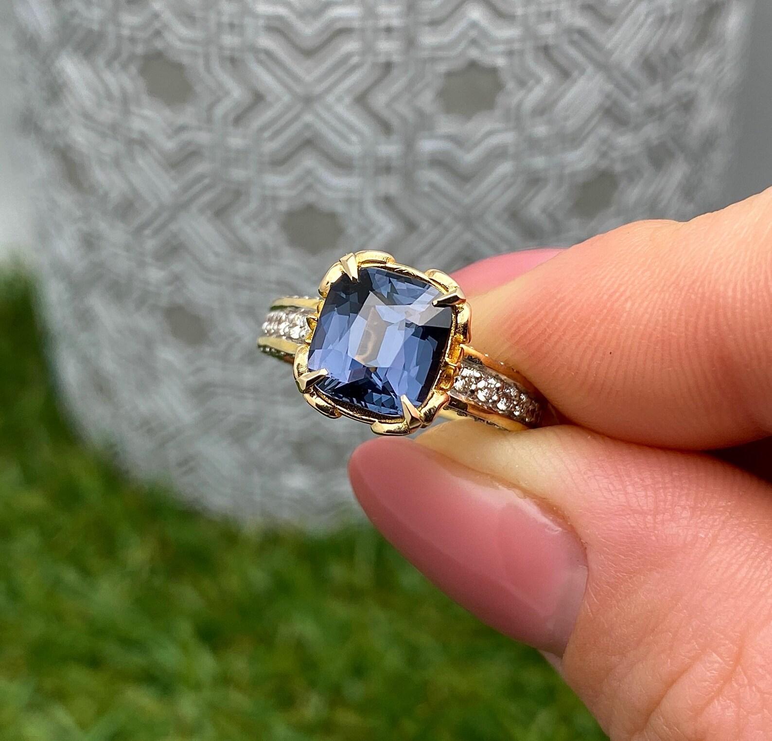 Spinel Blue 3.11Ct and Diamonds natural gemstone Ring, Solid 14Karat Yellow Gold For Sale 1
