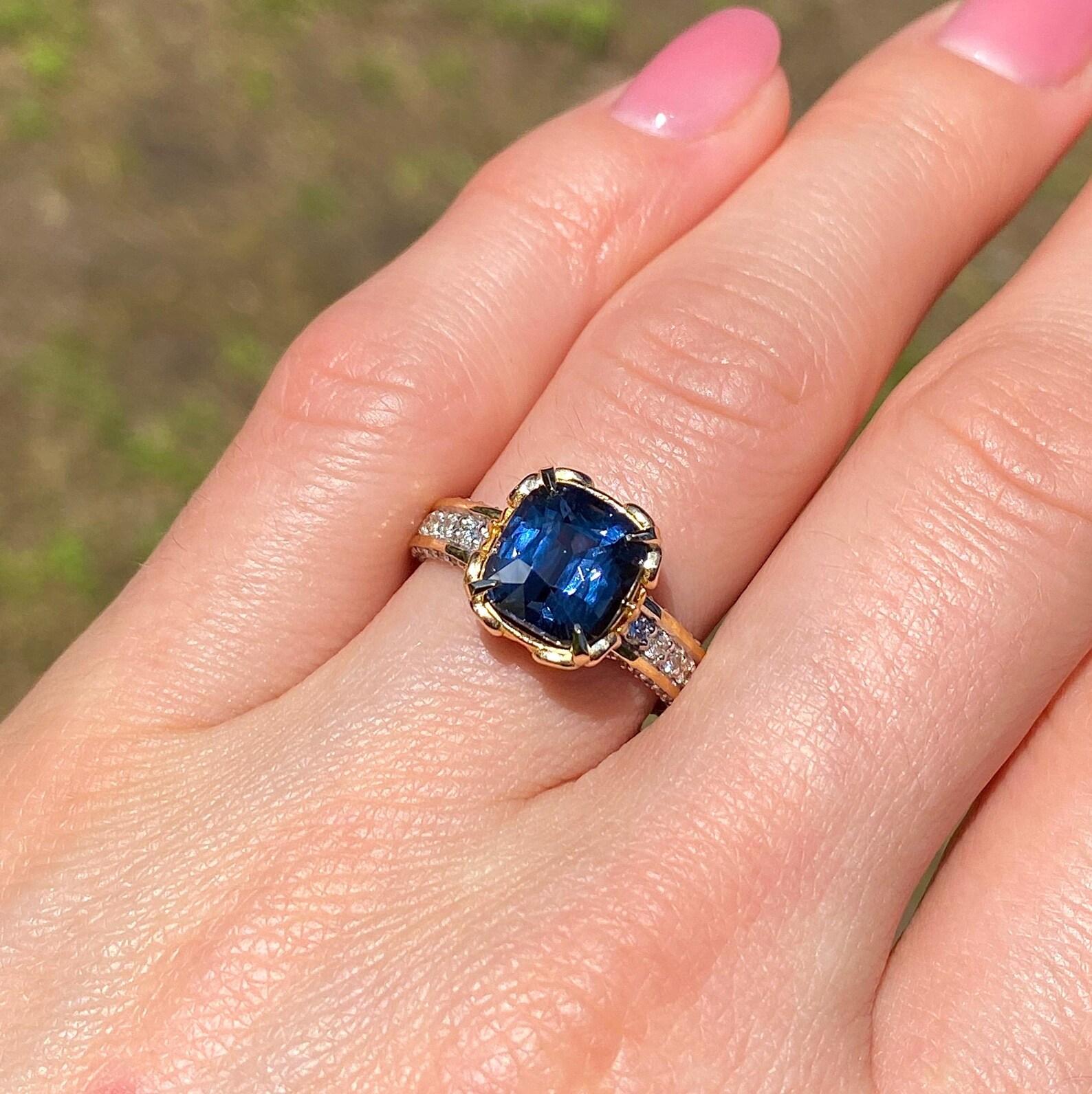 Spinel Blue 3.11Ct and Diamonds natural gemstone Ring, Solid 14Karat Yellow Gold For Sale 2
