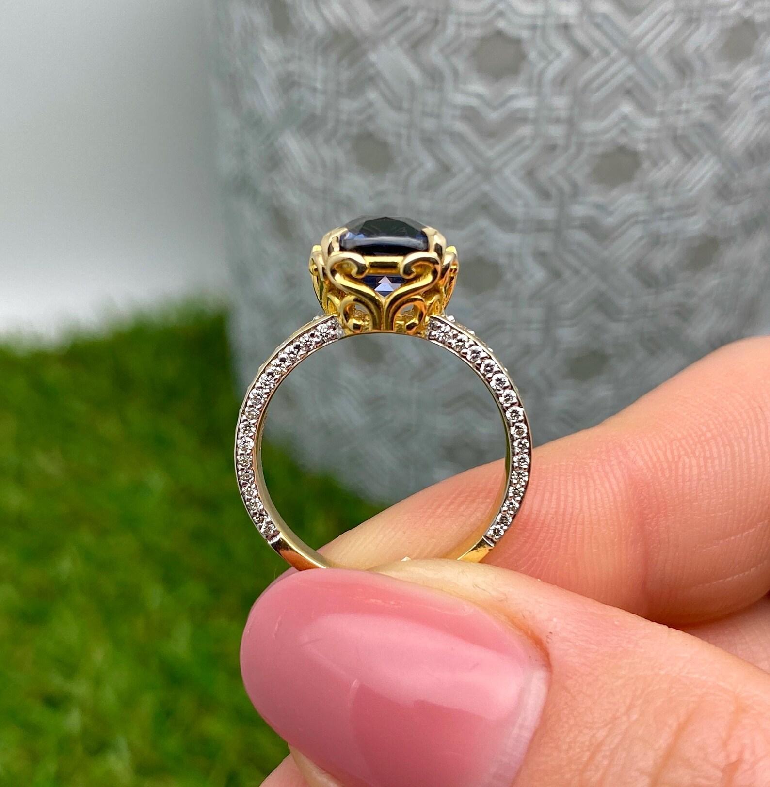 Spinel Blue 3.11Ct and Diamonds natural gemstone Ring, Solid 14Karat Yellow Gold For Sale 4