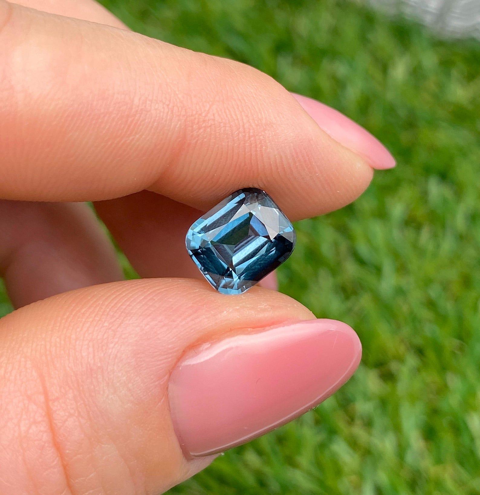 Espinela azul natural ¡Gema suelta de Tanzania!

Certificado por el laboratorio GFCO
Color de la piedra preciosa: azul grisáceo
Tipo de gema: Espinela
Tamaño de la gema: 9,56x8,14x5,13 mm
Grado de corte: Muy buena
Claridad/Grado: VS
Forma de la