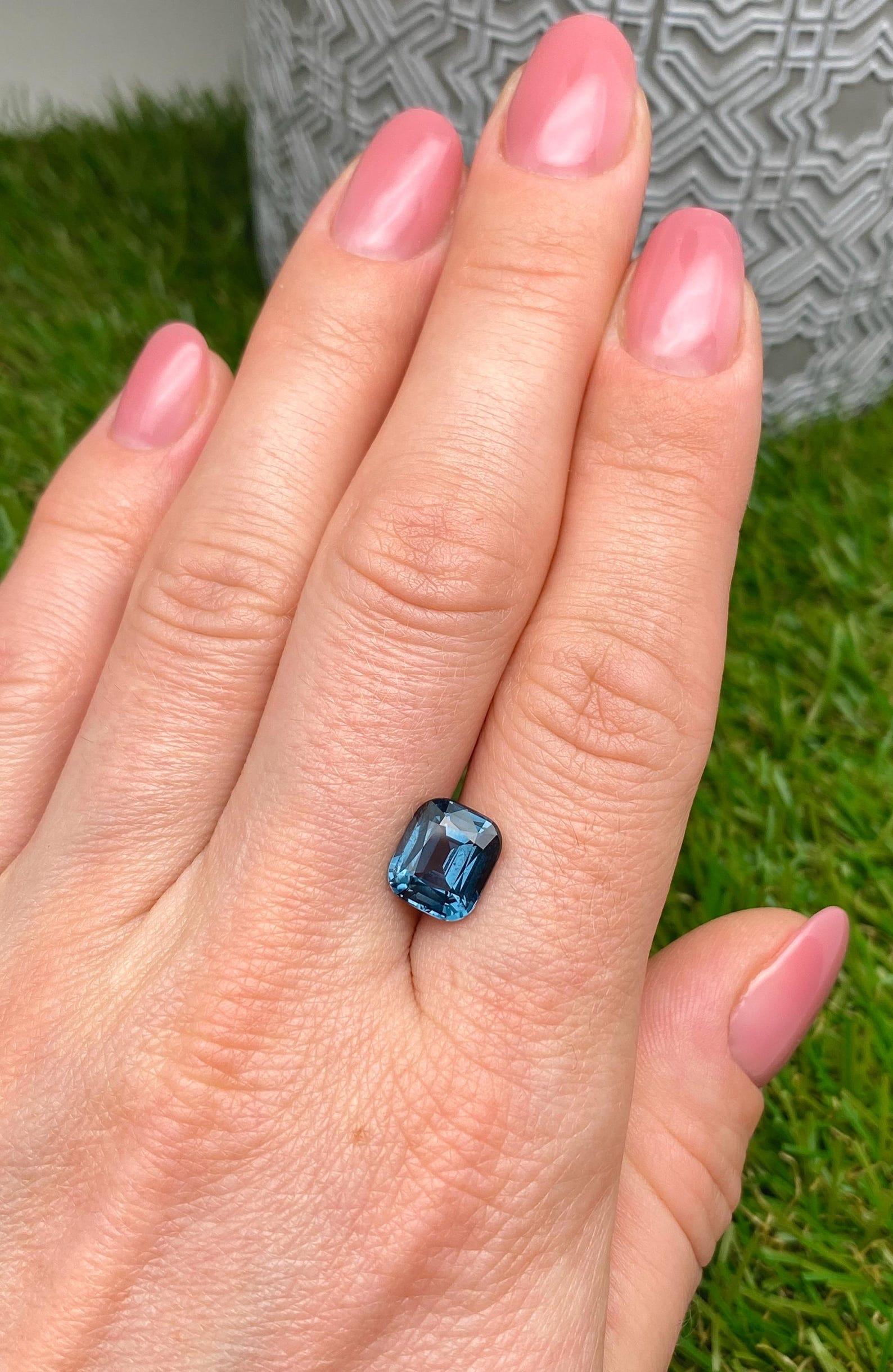 Espinela Azul 3,53Ct gema natural, talla cojín, Tanzania, Certificado GFCO en venta 1