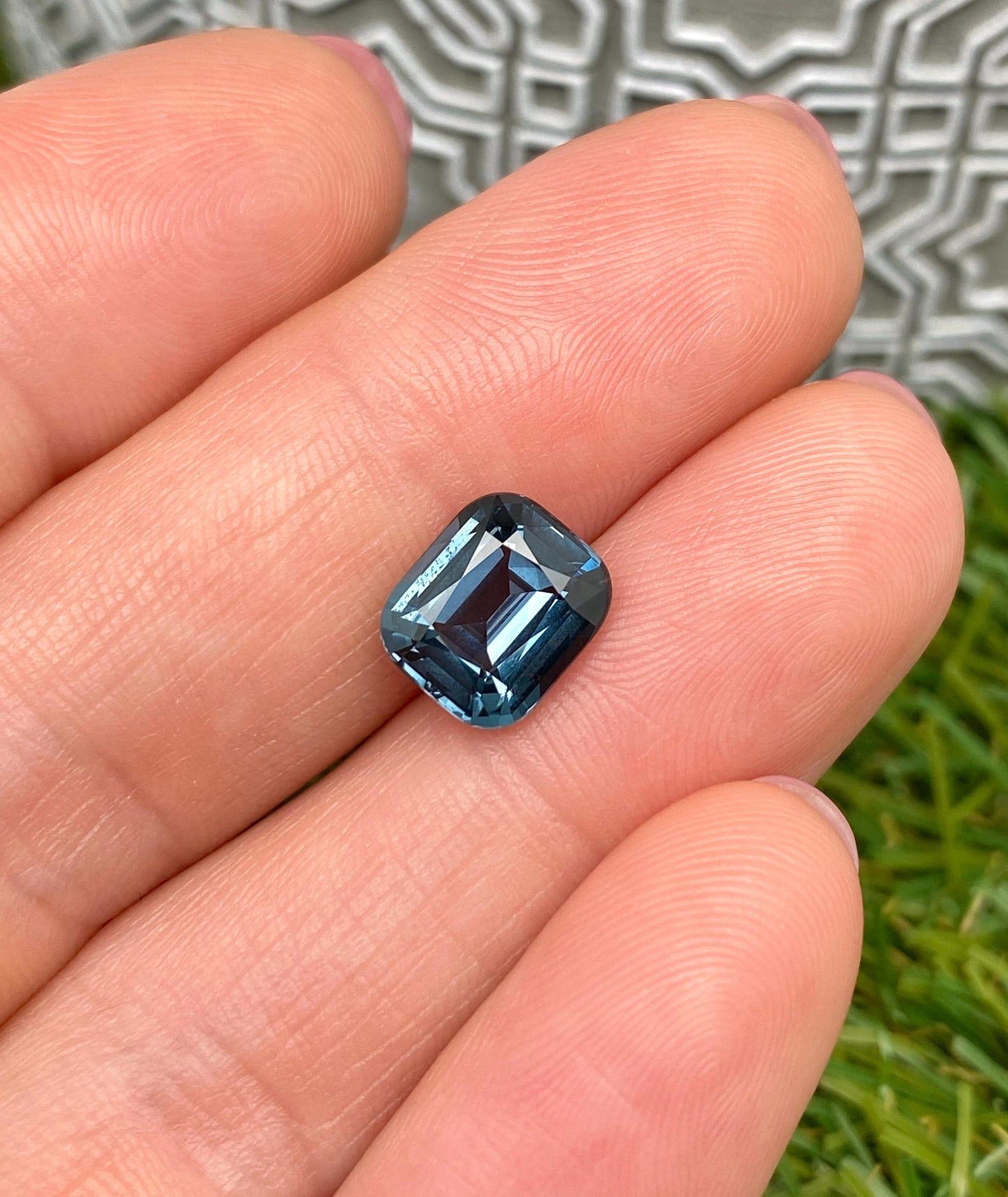 Espinela Azul 3,53Ct gema natural, talla cojín, Tanzania, Certificado GFCO en venta 3