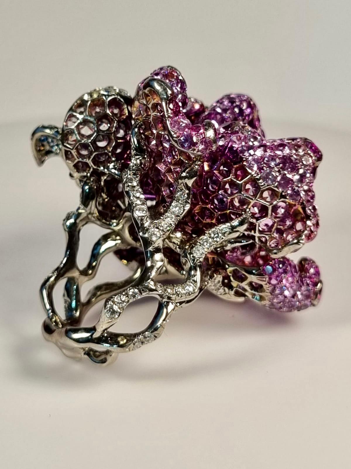 Spinel Blue and Pink Sapphires and Diamond Flower Ring in 18k Gold For Sale 1