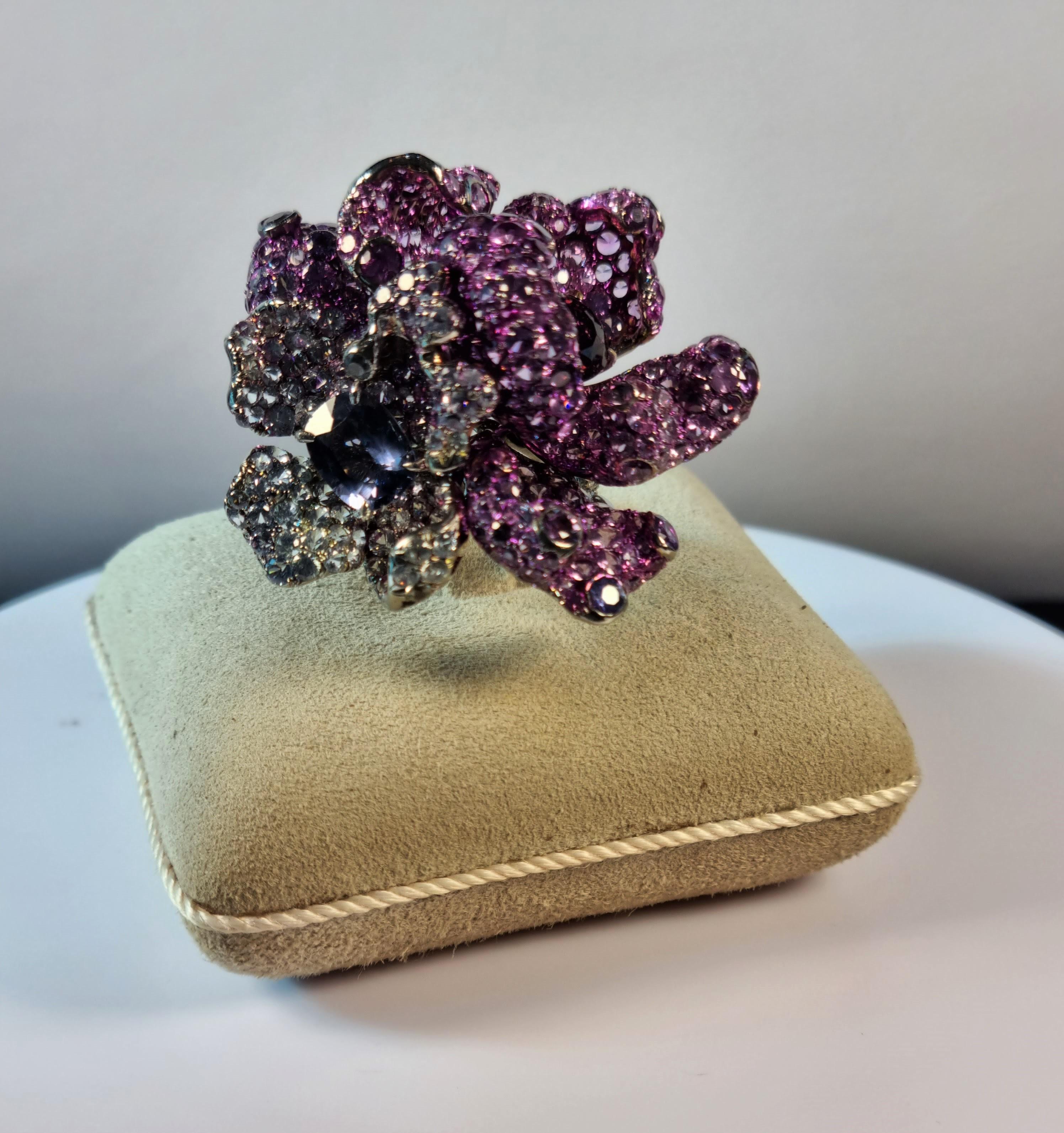 Spinel Blue and Pink Sapphires and Diamond Flower Ring in 18k Gold For Sale 3
