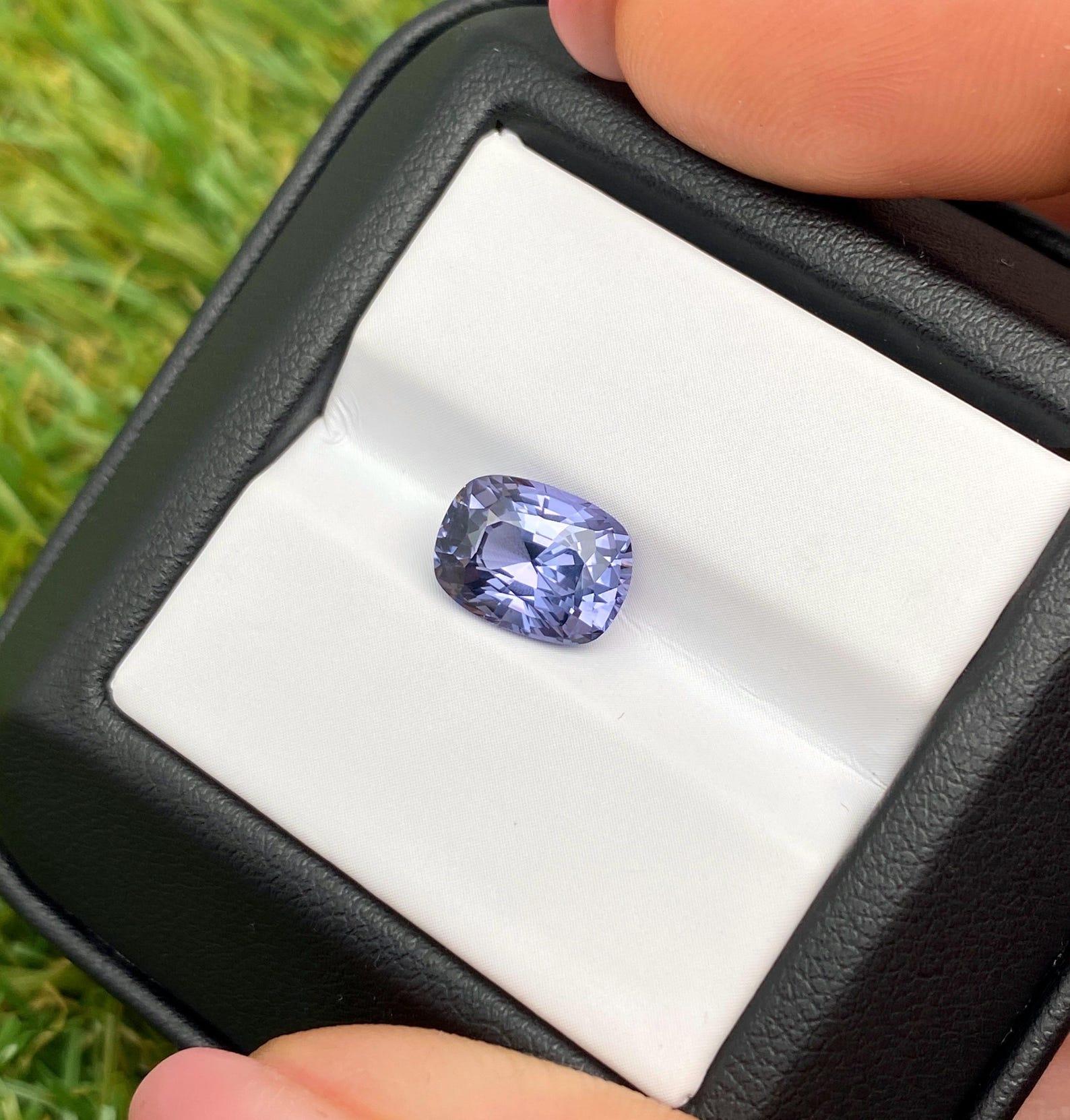 Spinelle Violet bleuté 3.05Ct pierre précieuse naturelle, Coussin Tanzanie, Certificat GFCO en vente 4