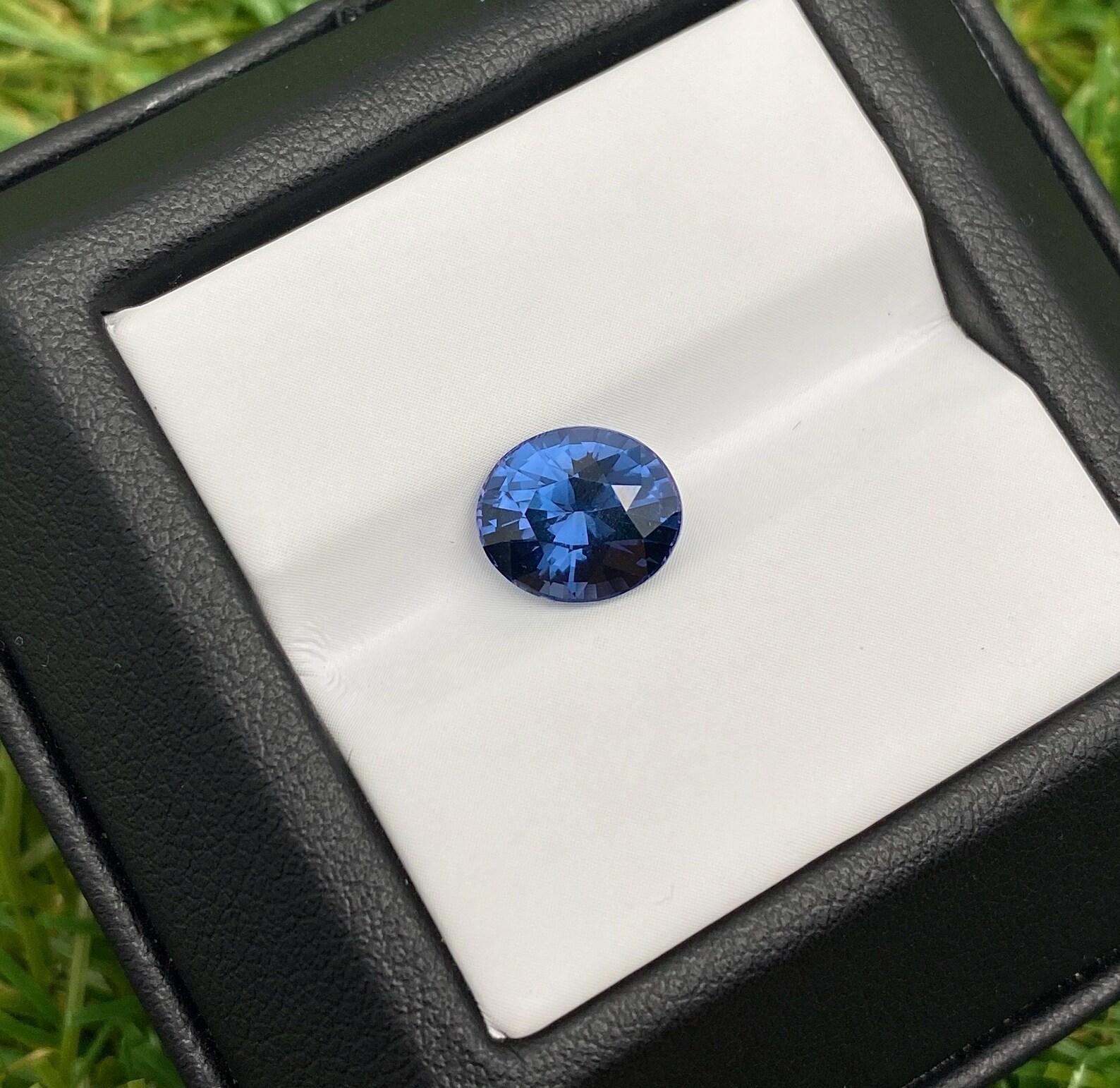 Women's or Men's Spinel Cobalt VIVID Blue 2.99Ct natural gemstone, Oval cut, Tanzania Certificate For Sale