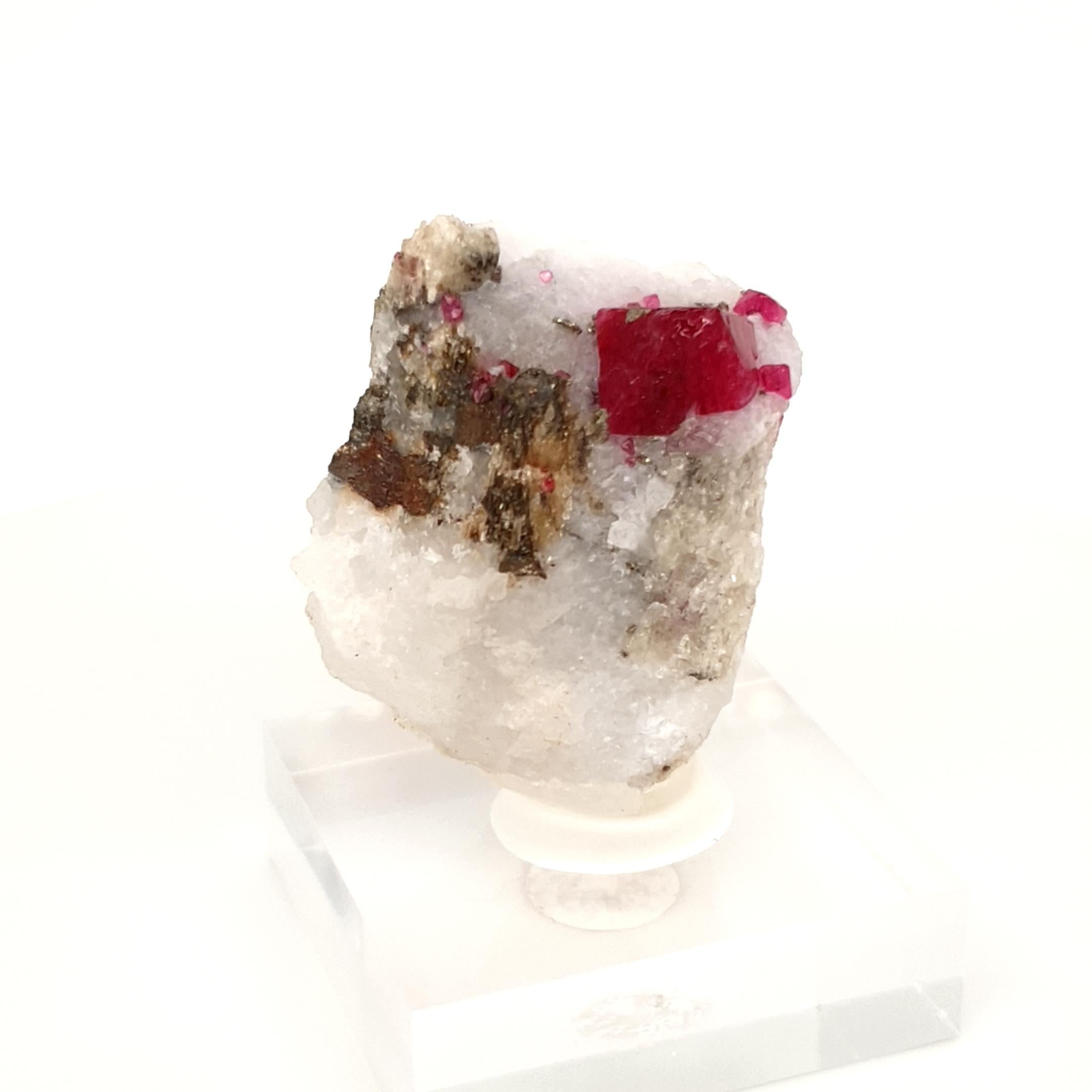 Spinel Crystal in Matrix, Mineral Specimen In Excellent Condition For Sale In Kirschweiler, DE