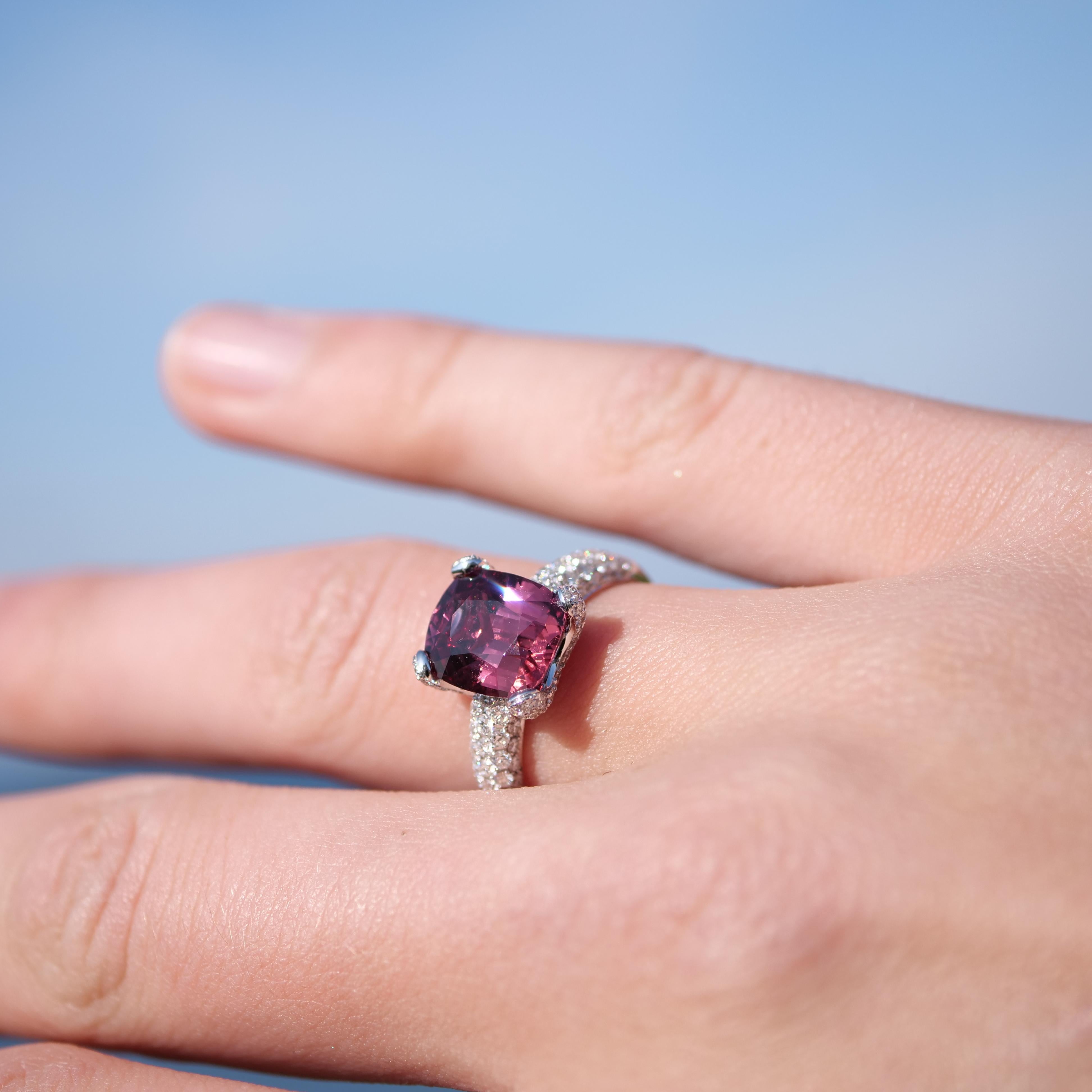 3.65 ct AAA+ Red Spinel Brilliant Ring  White Gold Mine Badachshan Afghanistan  3