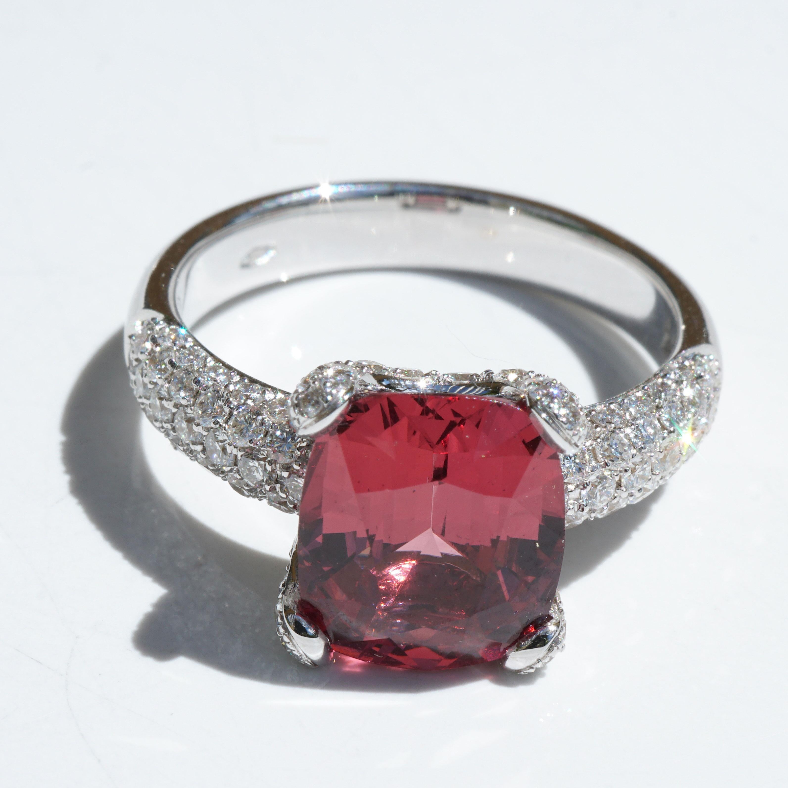 3.65 ct AAA+ Red Spinel Brilliant Ring  White Gold Mine Badachshan Afghanistan  In New Condition In Viena, Viena