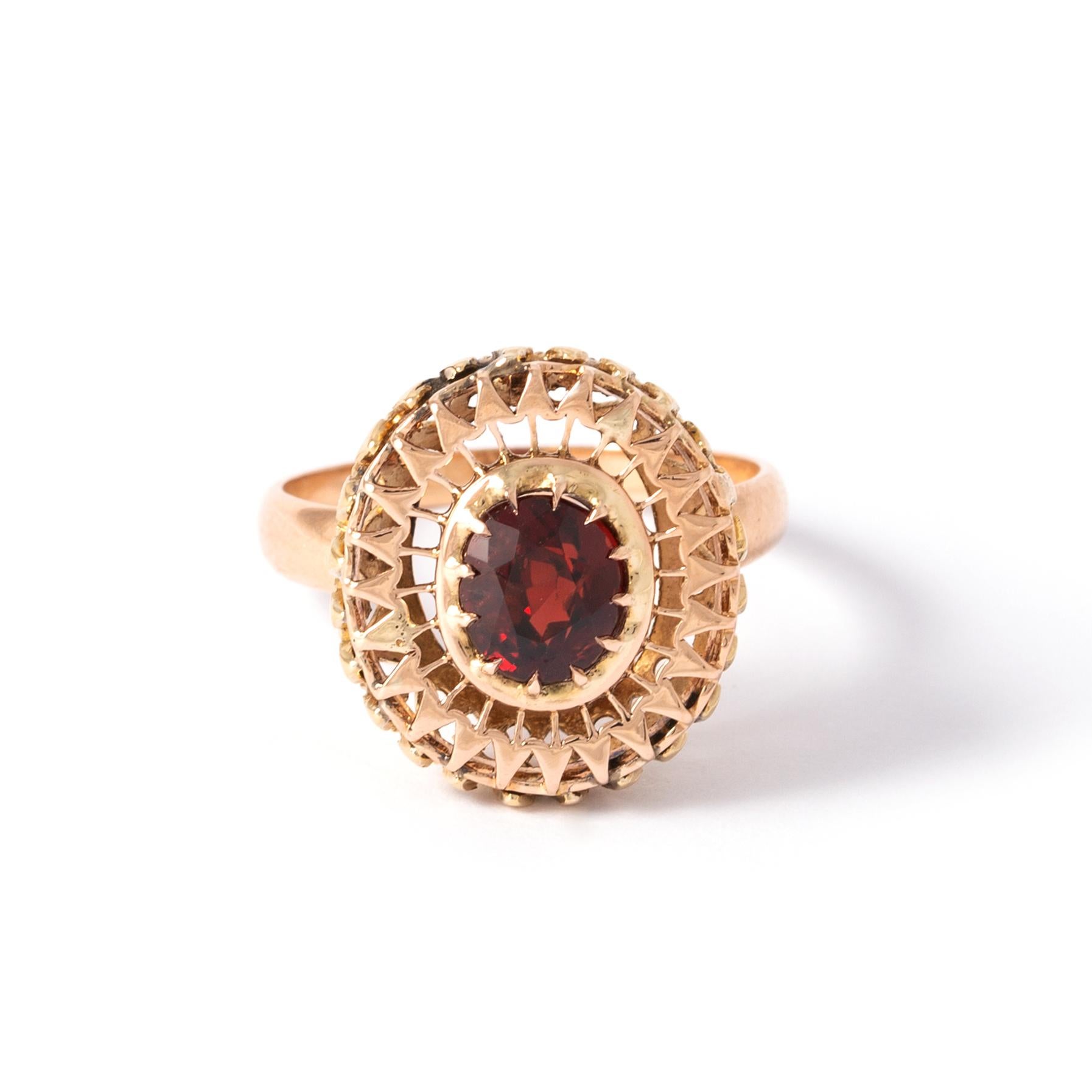 14K yellow gold ring centered with a spinel (treated) weighing approximately 1.70 carats in oval cut.
Finger size: 56.5.
Gross weight: 4.70g.