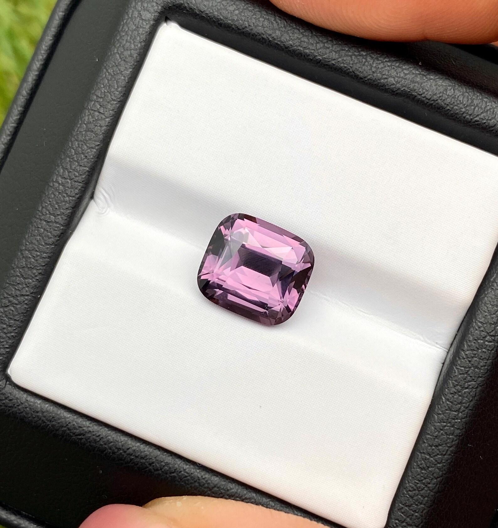 Women's or Men's Spinel Lavender Violet 4.27Ct natural gemstone, Cushion cut, Tanzania For Sale