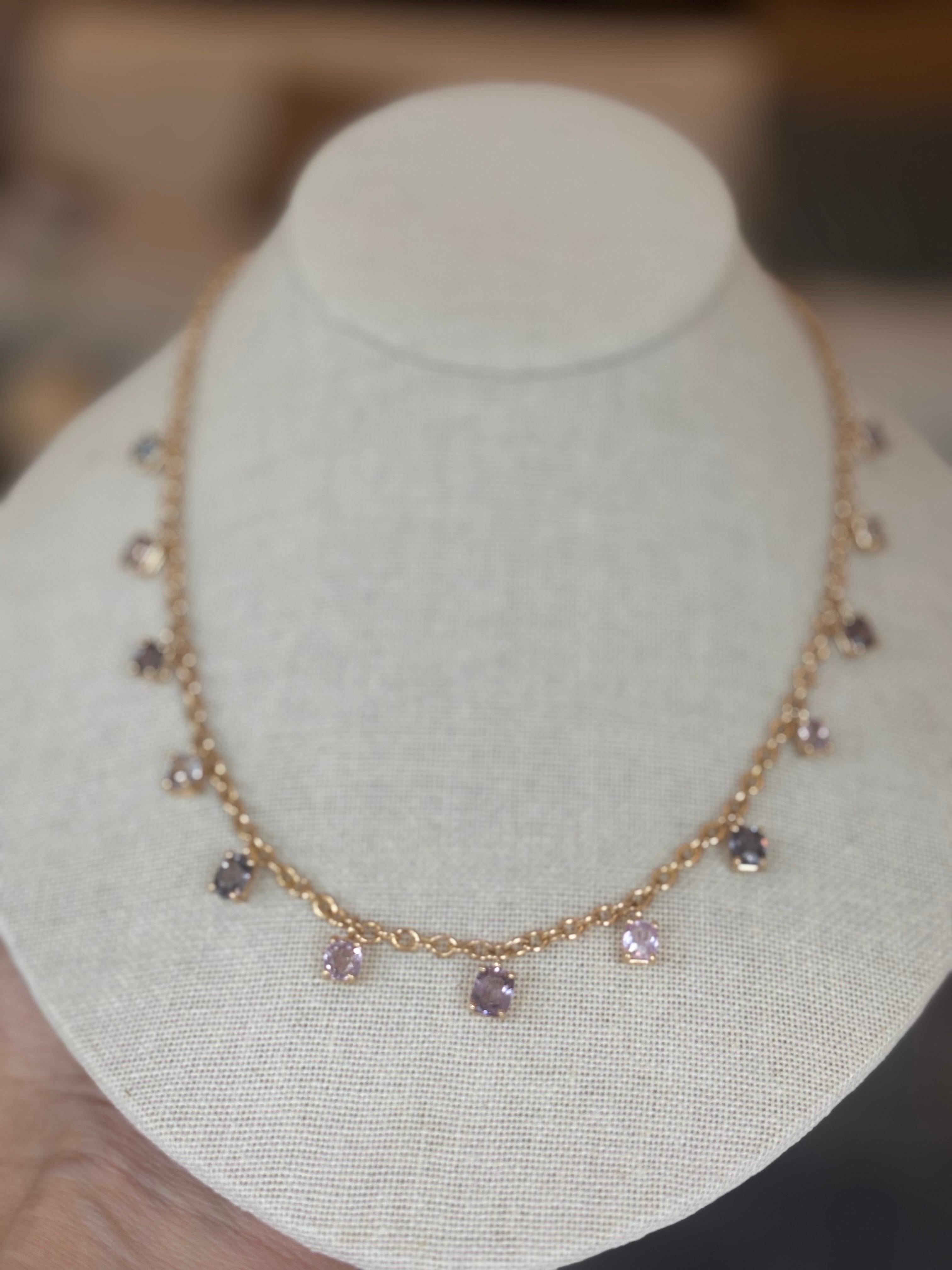 Collana di spinello

Spinello e oro 14k

Collana di spinello unica nel suo genere. Bellissimo mix di pietre spinello e oro 14k su una catena a maglie ovali. Questa collana può ballare e abbagliare.

La collana misura 19 pollici di lunghezza.  Può