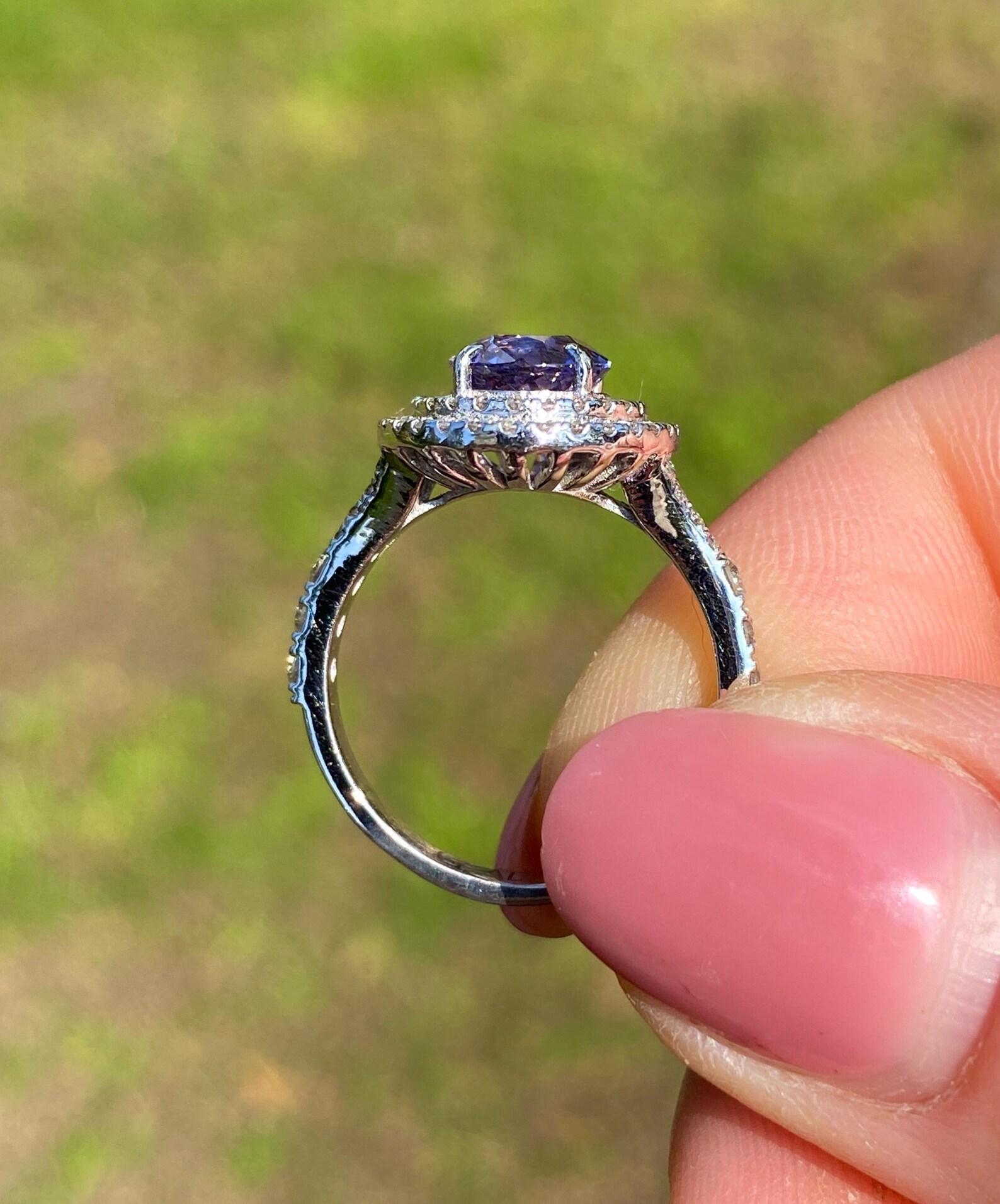 Spinel Pinkish Violet and Diamonds natural gemstone Ring, 14 Karat Gold, Size 7 For Sale 2