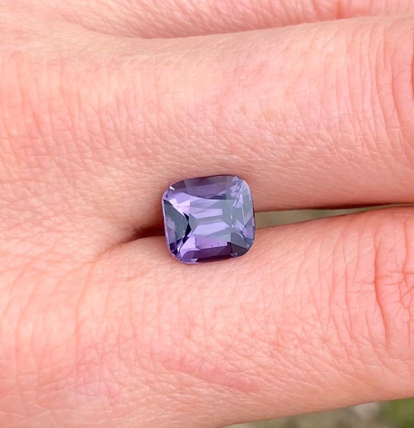 Spinello viola 3,56Ct gemma naturale, taglio a cuscino, Tanzania, certificato GFCO In condizioni Nuovo in vendita a Daugavpils, LV