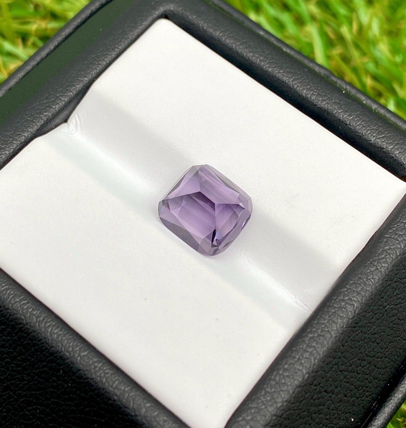 da uomo o donna Spinello viola 3,56Ct gemma naturale, taglio a cuscino, Tanzania, certificato GFCO in vendita