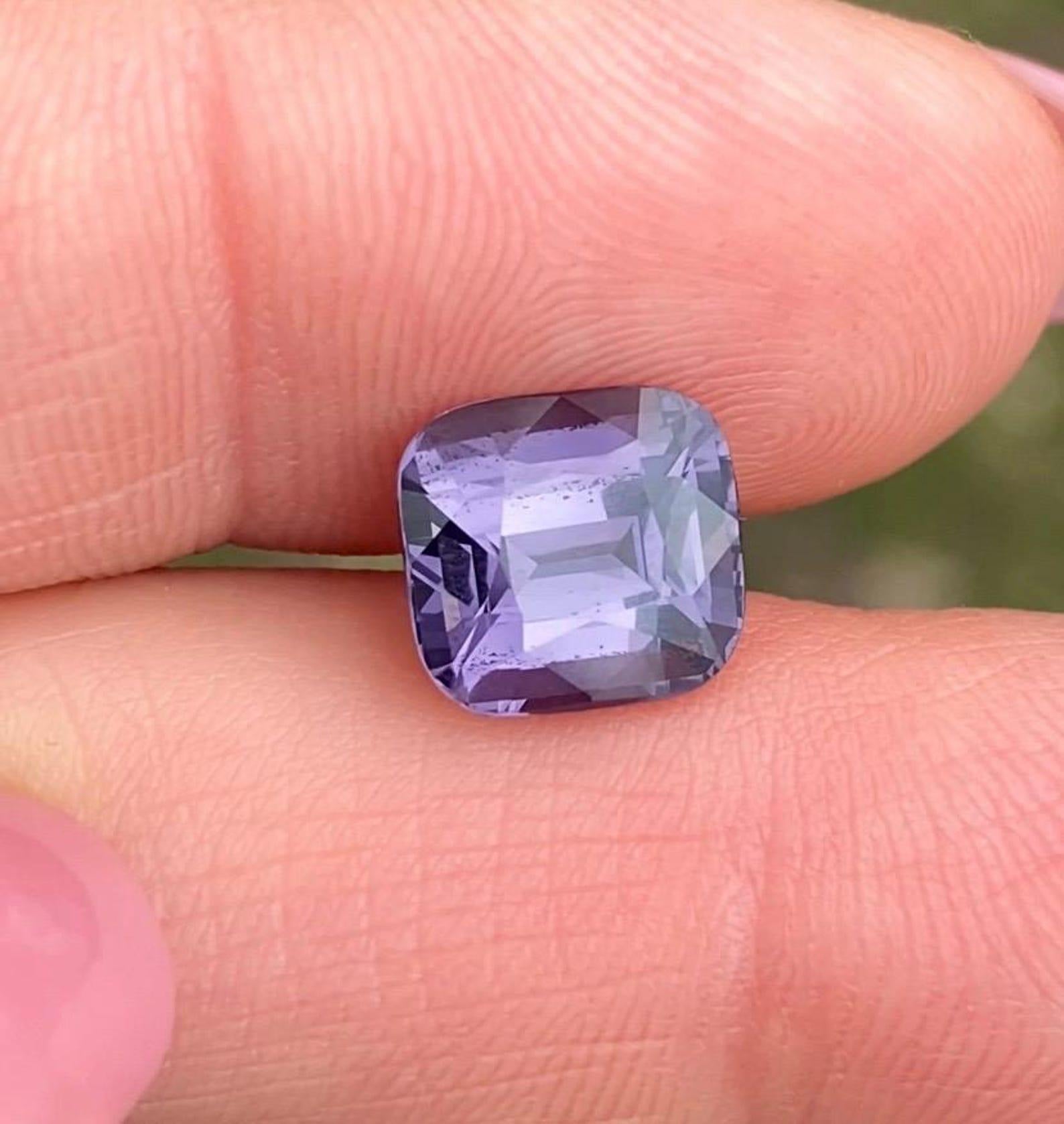 Spinello viola 3,56Ct gemma naturale, taglio a cuscino, Tanzania, certificato GFCO in vendita 1