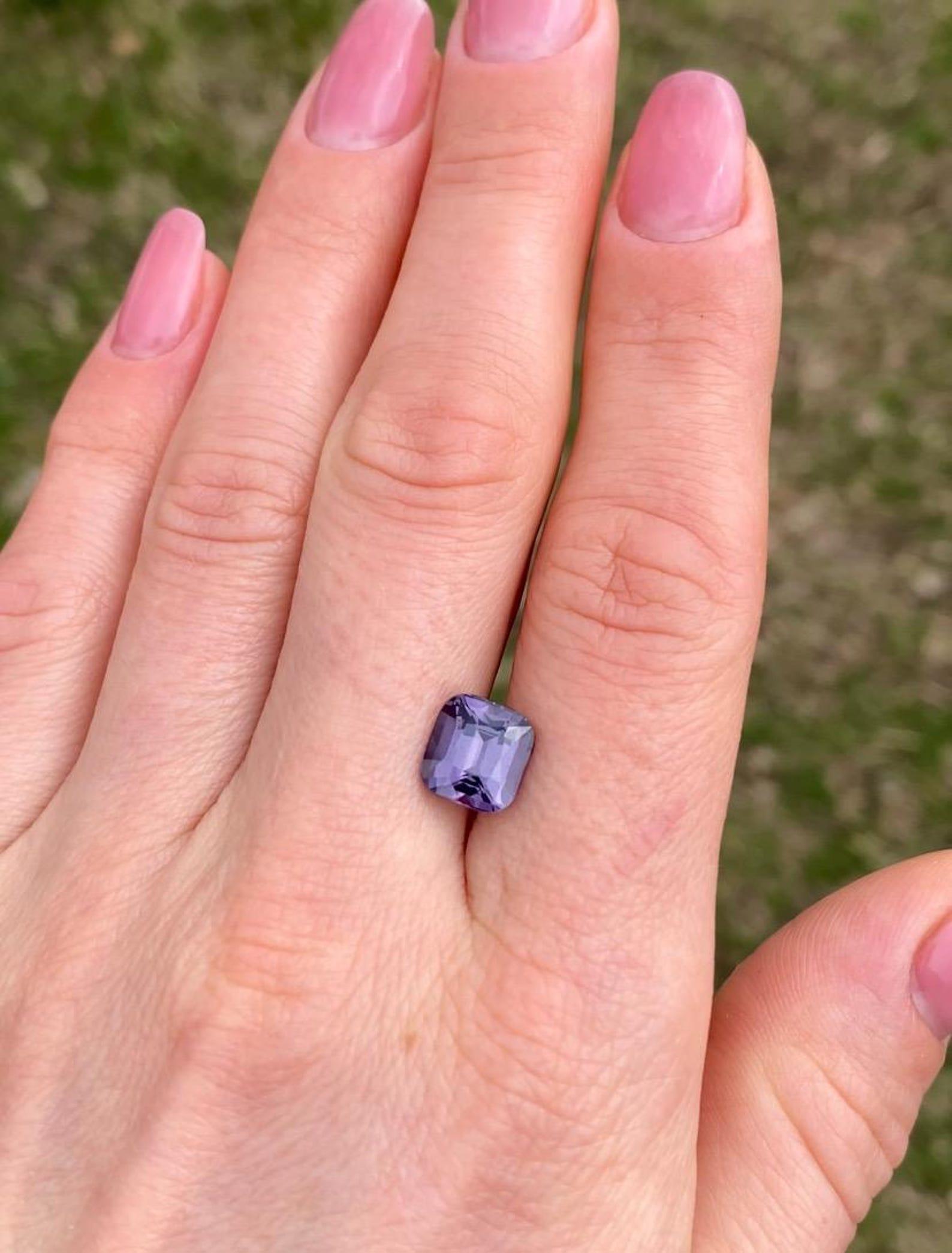 Spinello viola 3,56Ct gemma naturale, taglio a cuscino, Tanzania, certificato GFCO in vendita 2