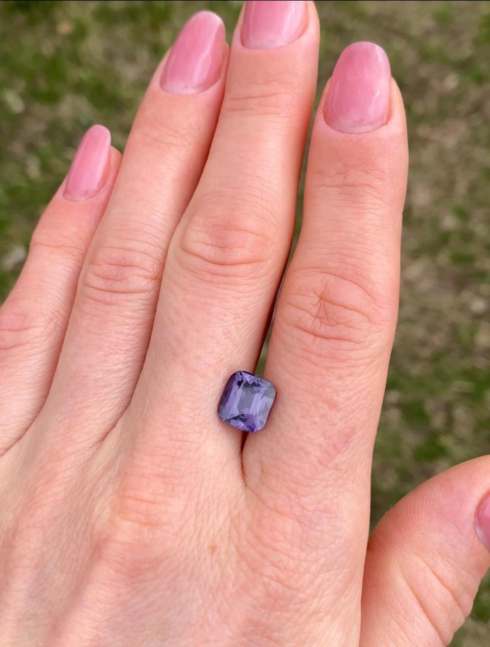 Spinello viola 3,56Ct gemma naturale, taglio a cuscino, Tanzania, certificato GFCO in vendita 4