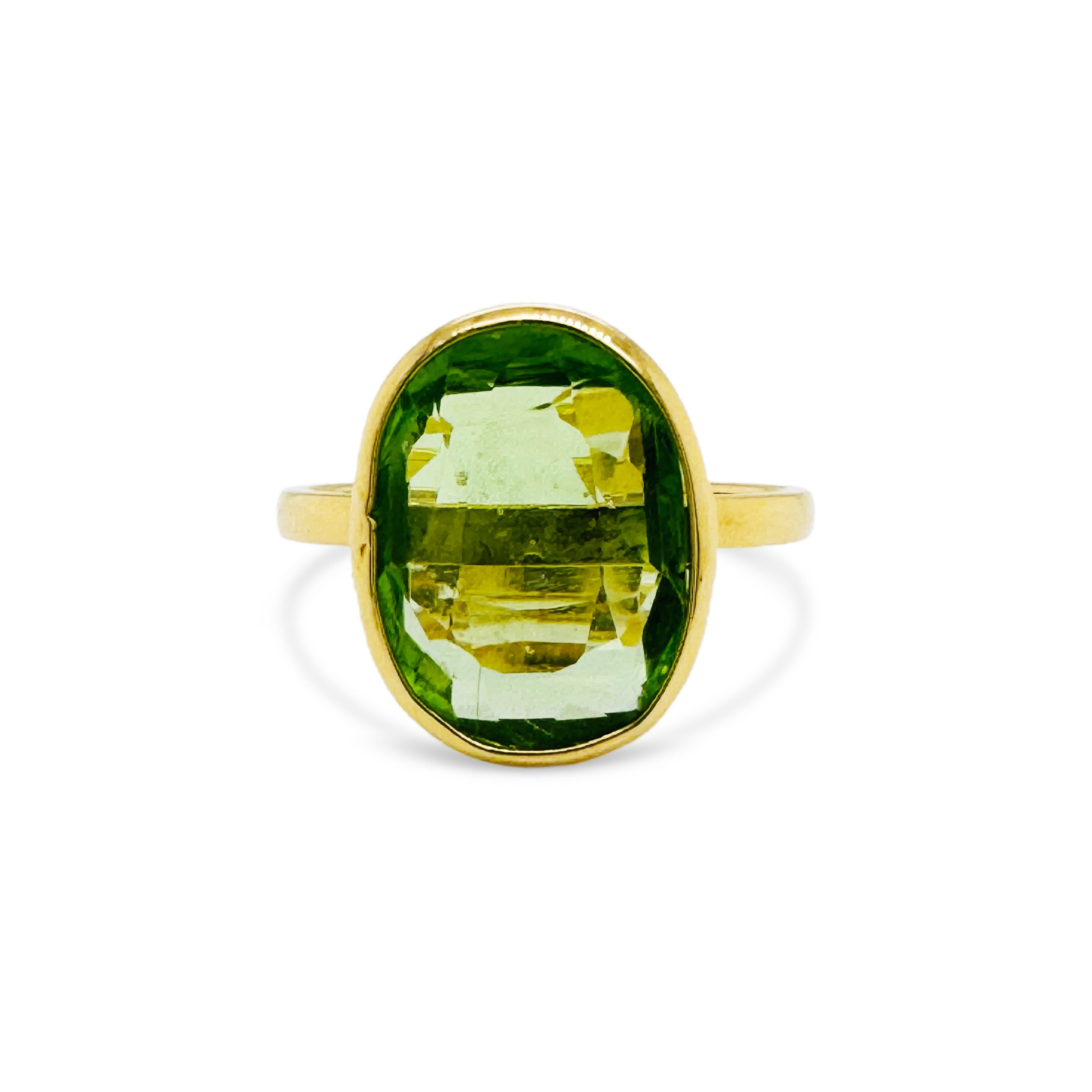 Tresor Beautiful Ring mit 4,89 Karat Spinell. Die Ringe sind eine Ode an die luxuriöse und doch klassische Schönheit mit funkelnden Edelsteinen und femininen Farbtönen. Ihr zeitgemäßes und modernes Design macht sie perfekt und vielseitig zu jedem