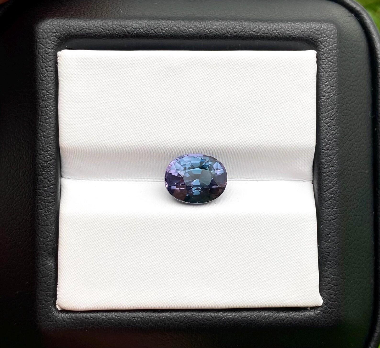 Spinell Sehr seltene Zweifarbigkeit Hohe Qualität, 2,44 ct. Loser Edelstein, Zertifikat GFCO im Zustand „Neu“ im Angebot in Daugavpils, LV
