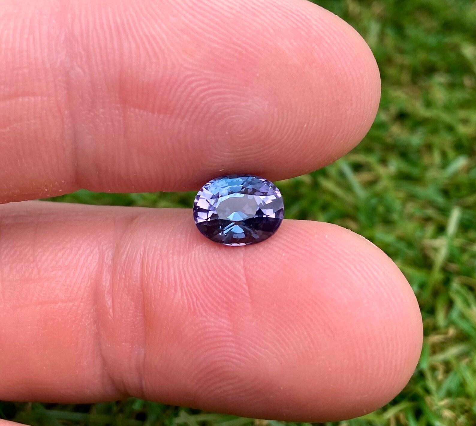 Spinell Sehr seltene Zweifarbigkeit Hohe Qualität, 2,44 ct. Loser Edelstein, Zertifikat GFCO für Damen oder Herren im Angebot