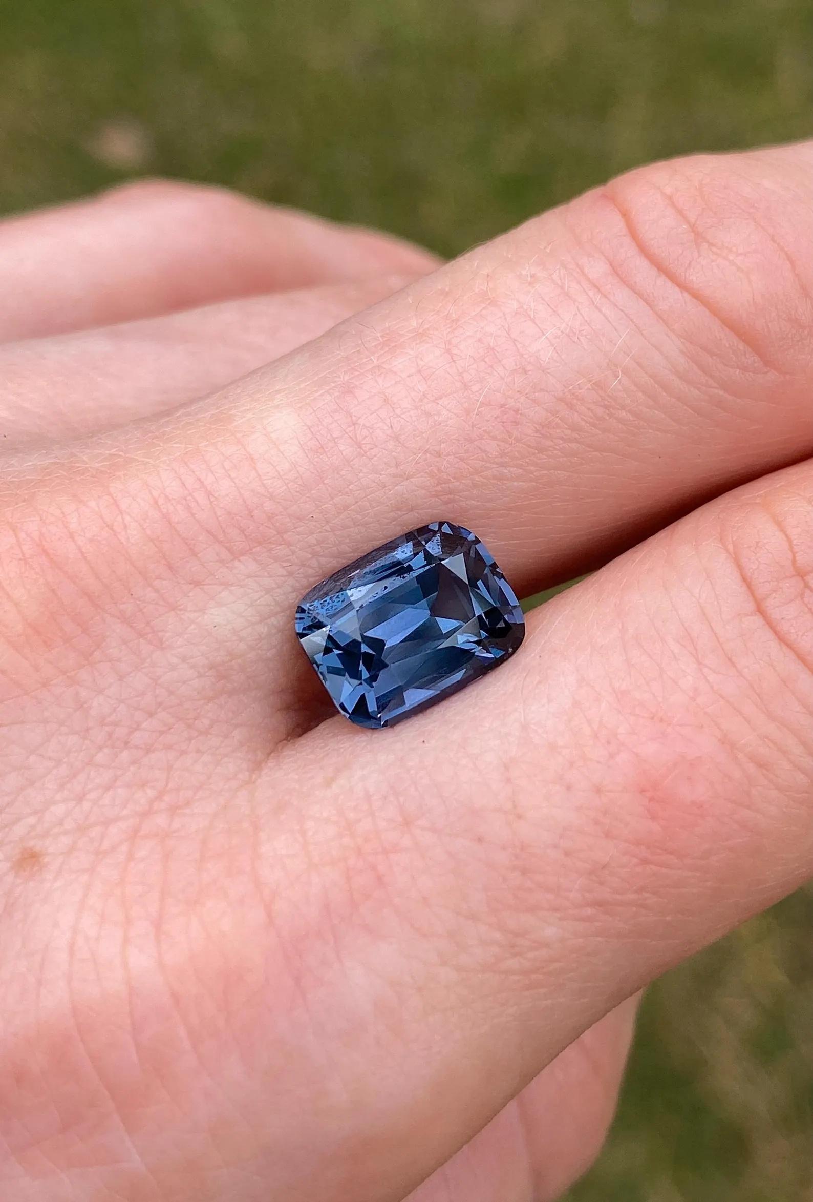Taglio cuscino Spinello Viola 4.80Ct gemma naturale, 11.38x8.73x5.87mm, Tanzania, certificato in vendita