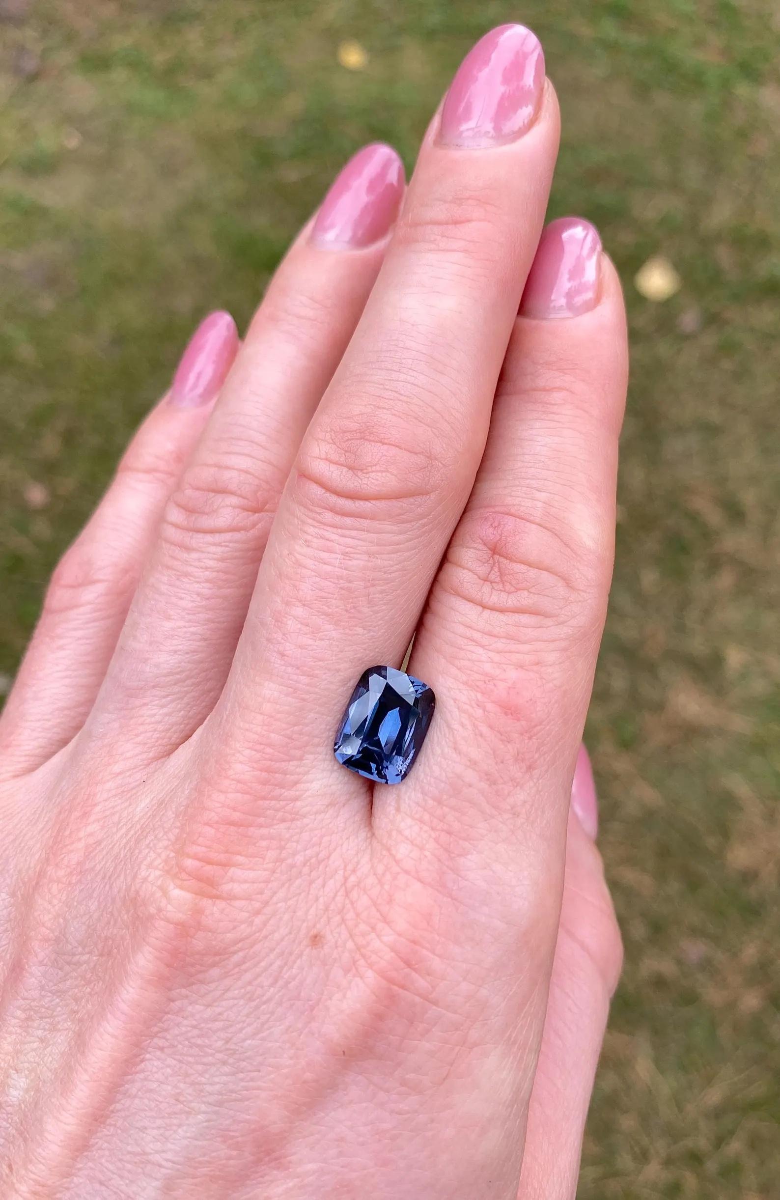 Spinello Viola 4.80Ct gemma naturale, 11.38x8.73x5.87mm, Tanzania, certificato In condizioni Nuovo in vendita a Daugavpils, LV