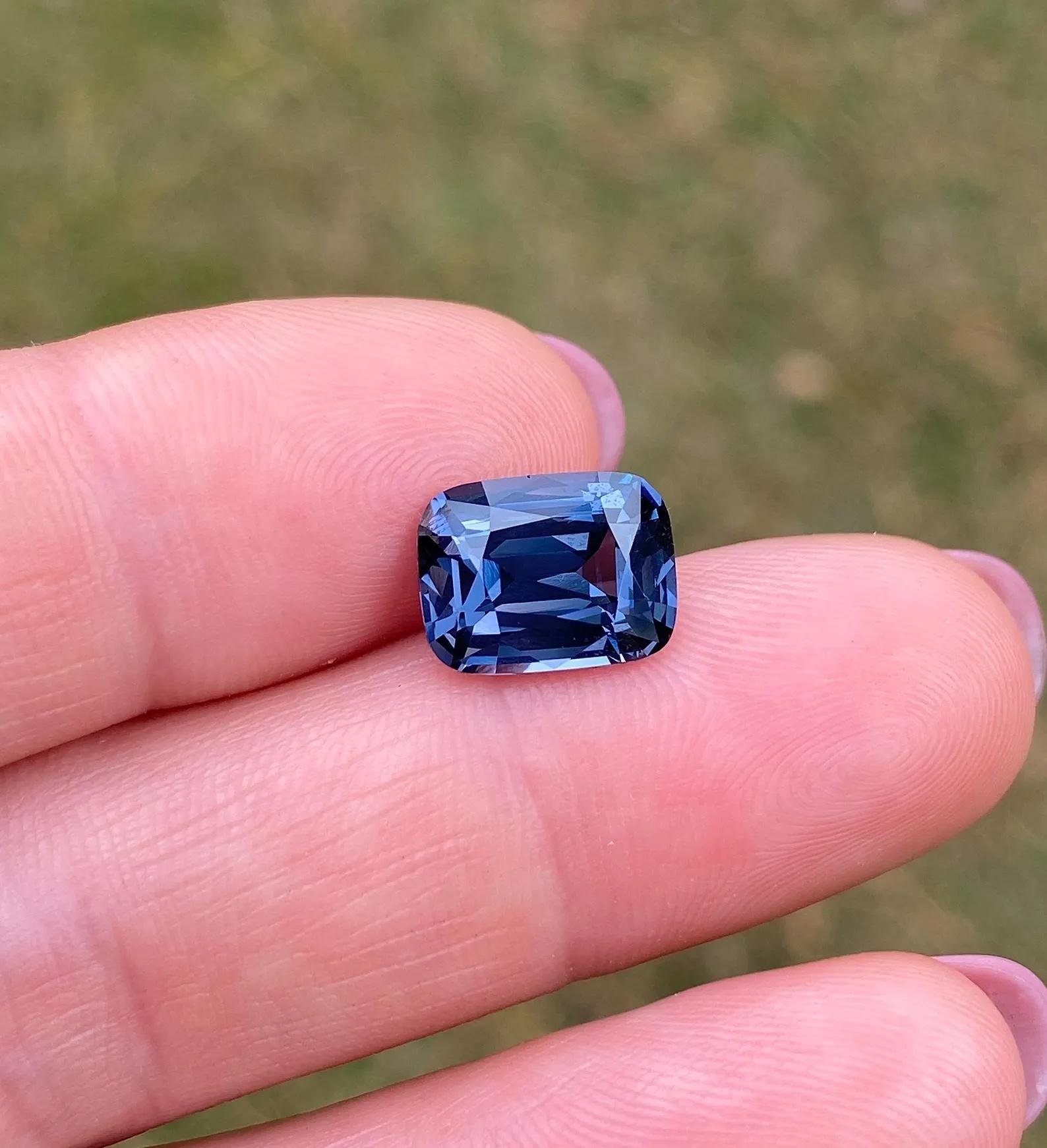Spinello Viola 4.80Ct gemma naturale, 11.38x8.73x5.87mm, Tanzania, certificato in vendita 1