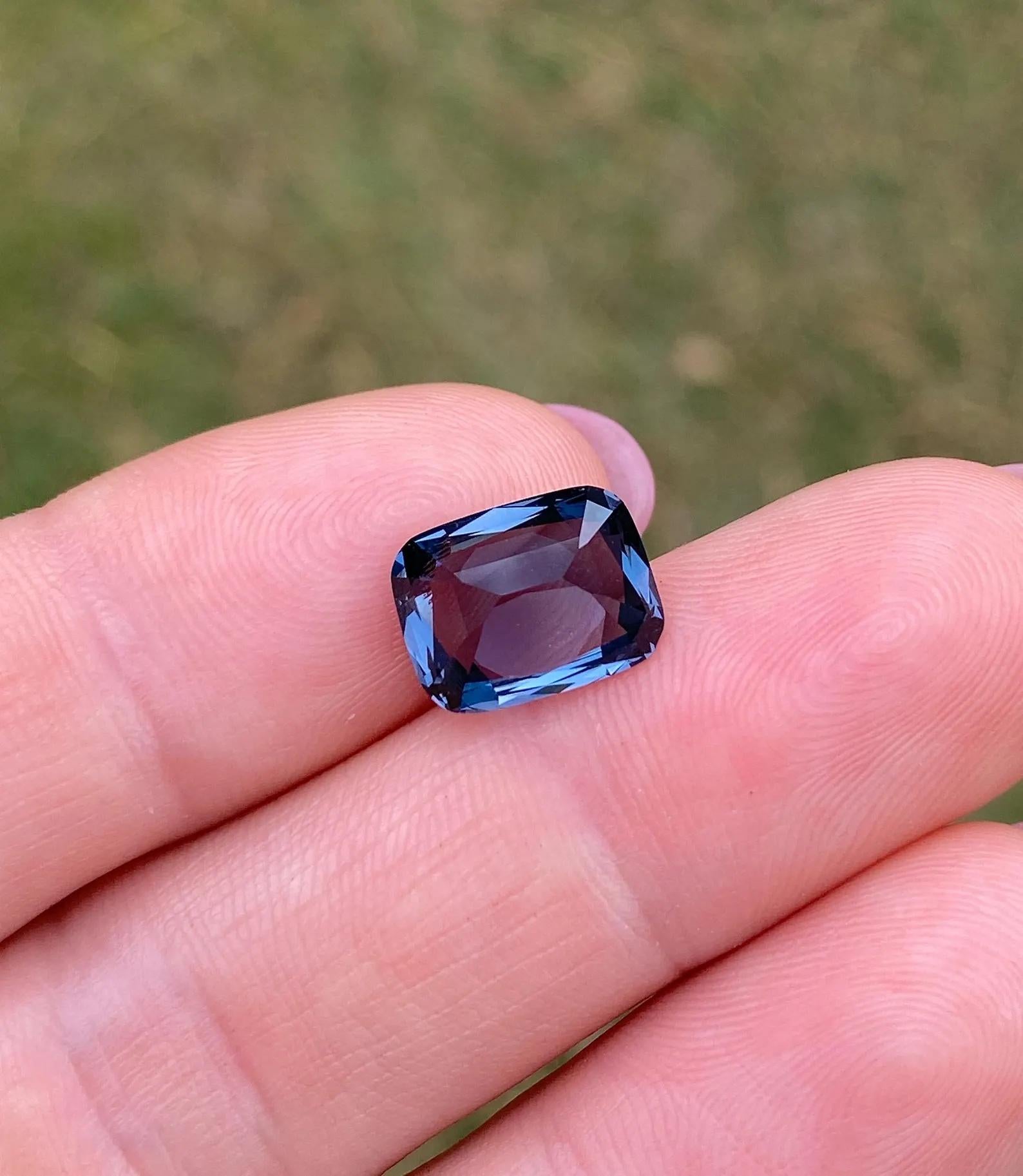 Spinello Viola 4.80Ct gemma naturale, 11.38x8.73x5.87mm, Tanzania, certificato in vendita 3