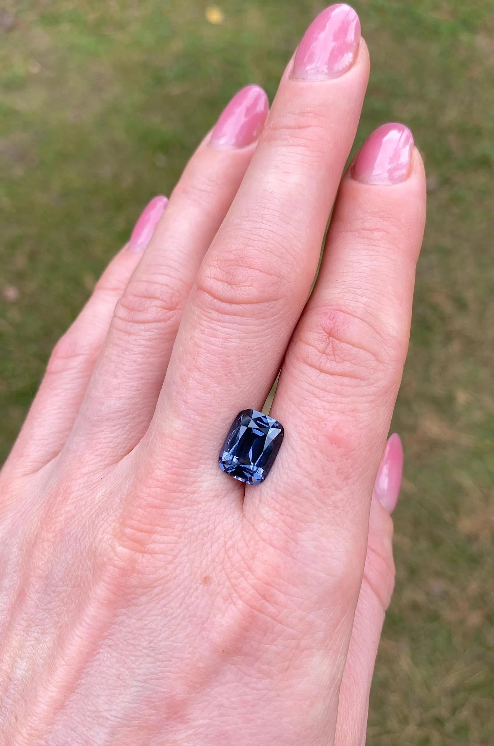 Spinello Viola 4.80Ct gemma naturale, 11.38x8.73x5.87mm, Tanzania, certificato in vendita 4