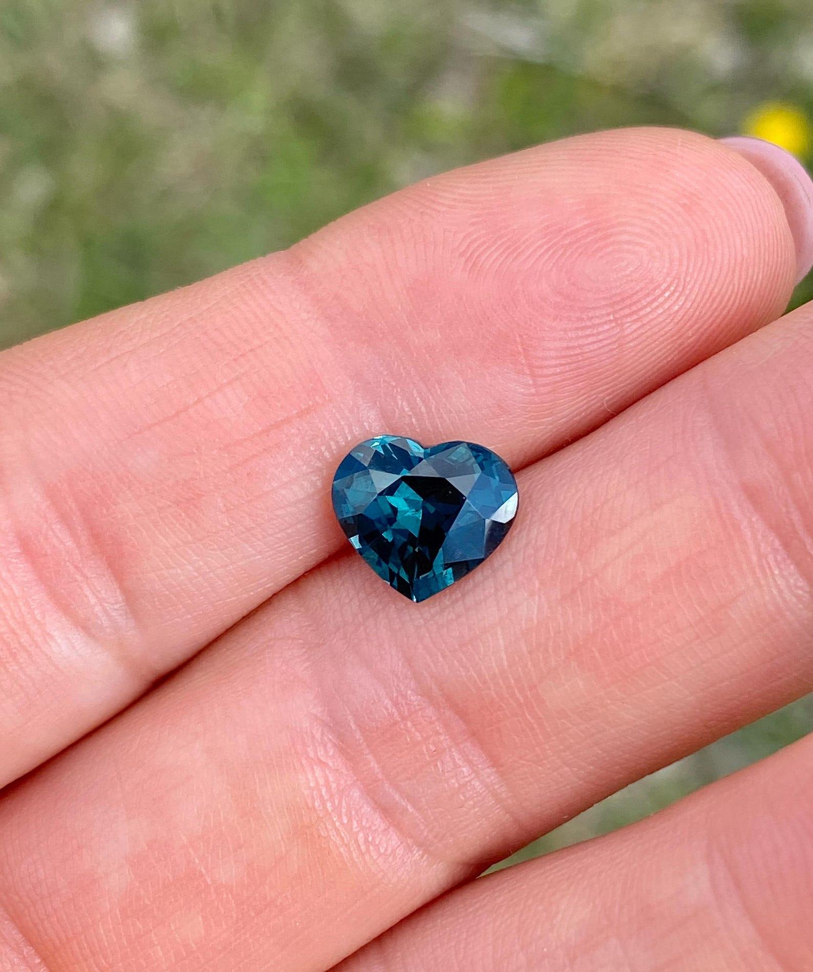 Spinel VIVID Green-Blue natural gemstone, heart cut, Origin Tanzania, Certified For Sale 6