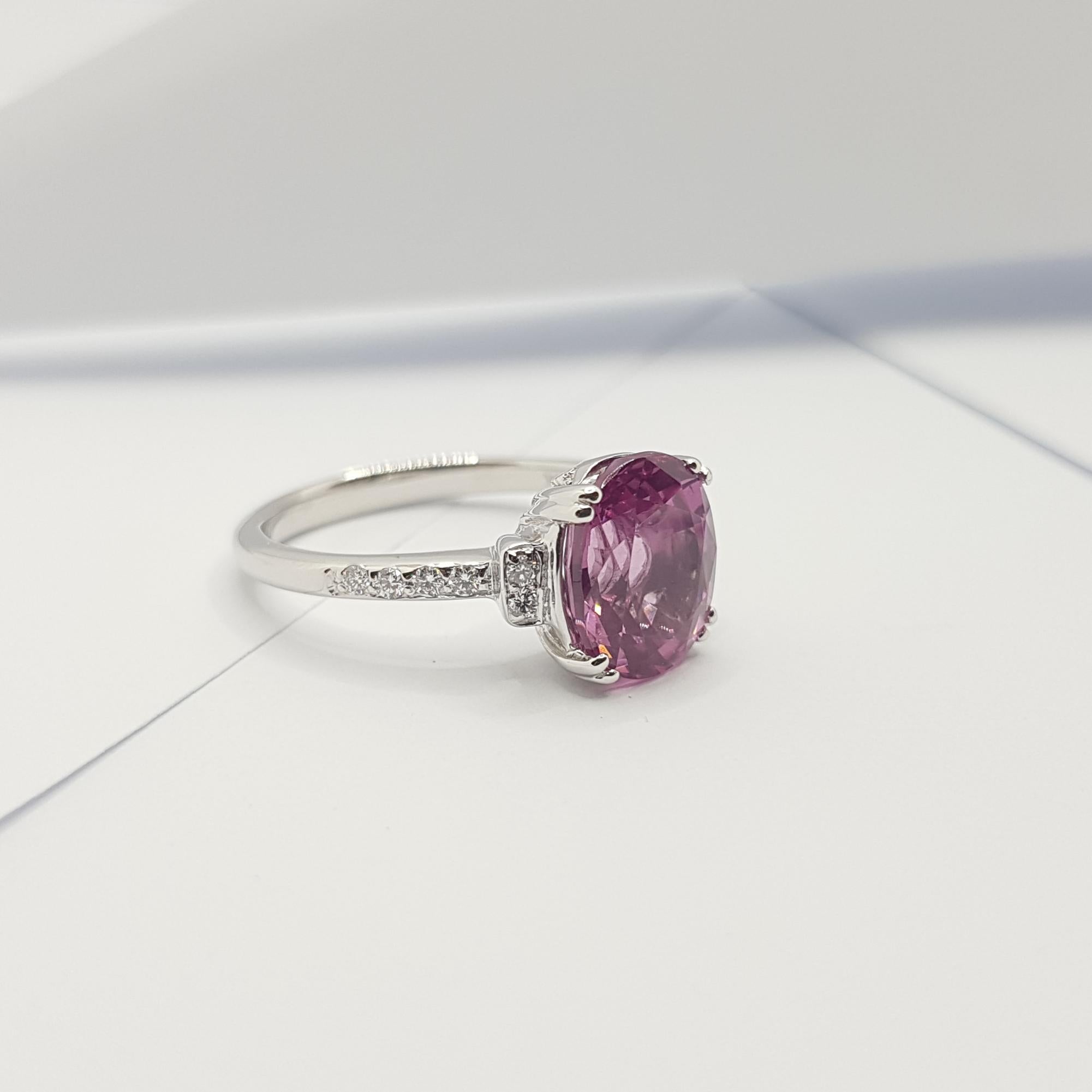 Spinel with Diamond Ring Set in 18 Karat White Gold Settings For Sale 2