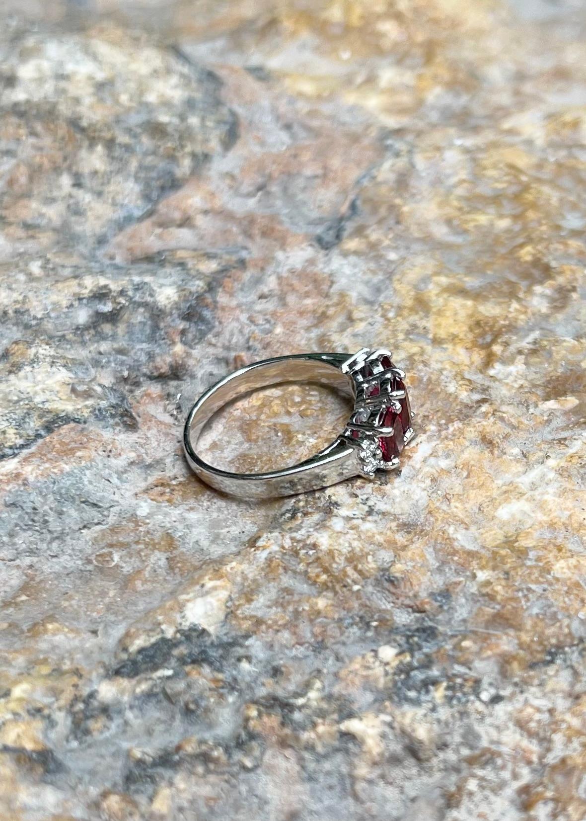 Spinell mit Diamantring in 18K Weißgoldfassung im Angebot 5